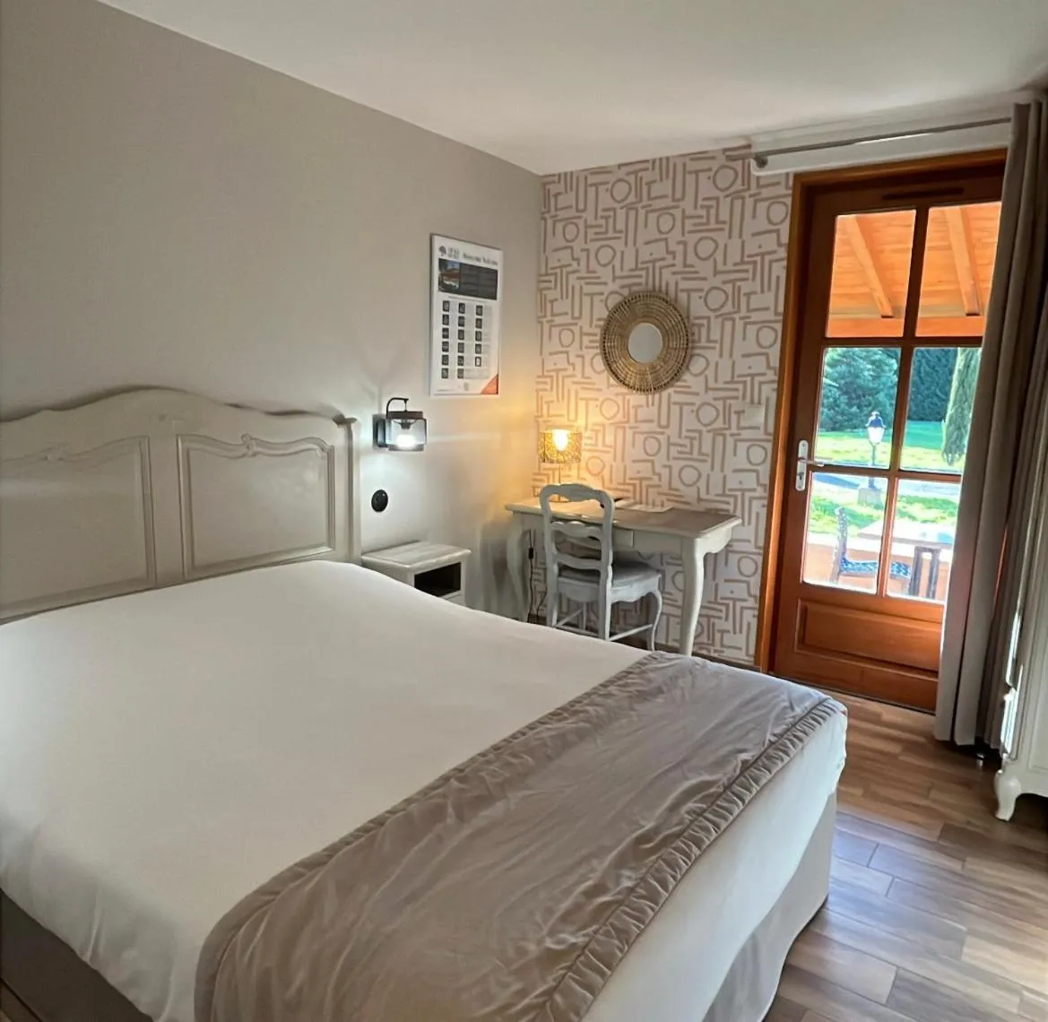 Bed in Hotel Village Motel