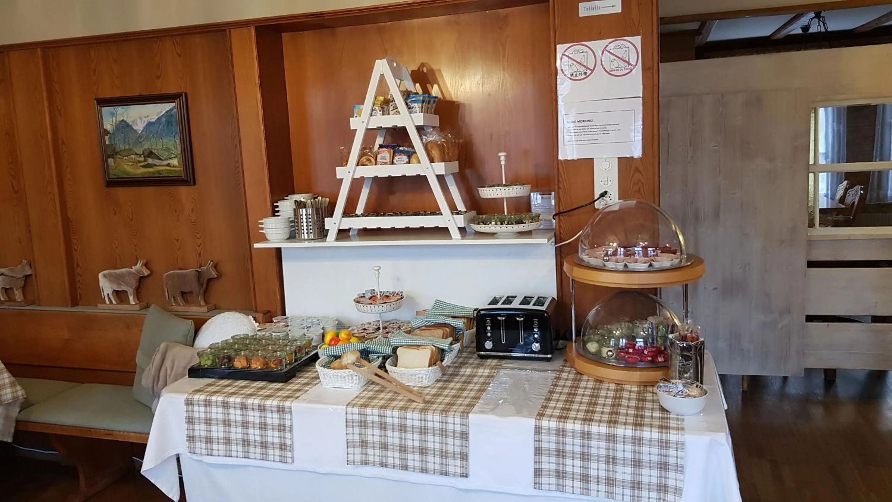 Breakfast in Gasthof Schoenegg B&B