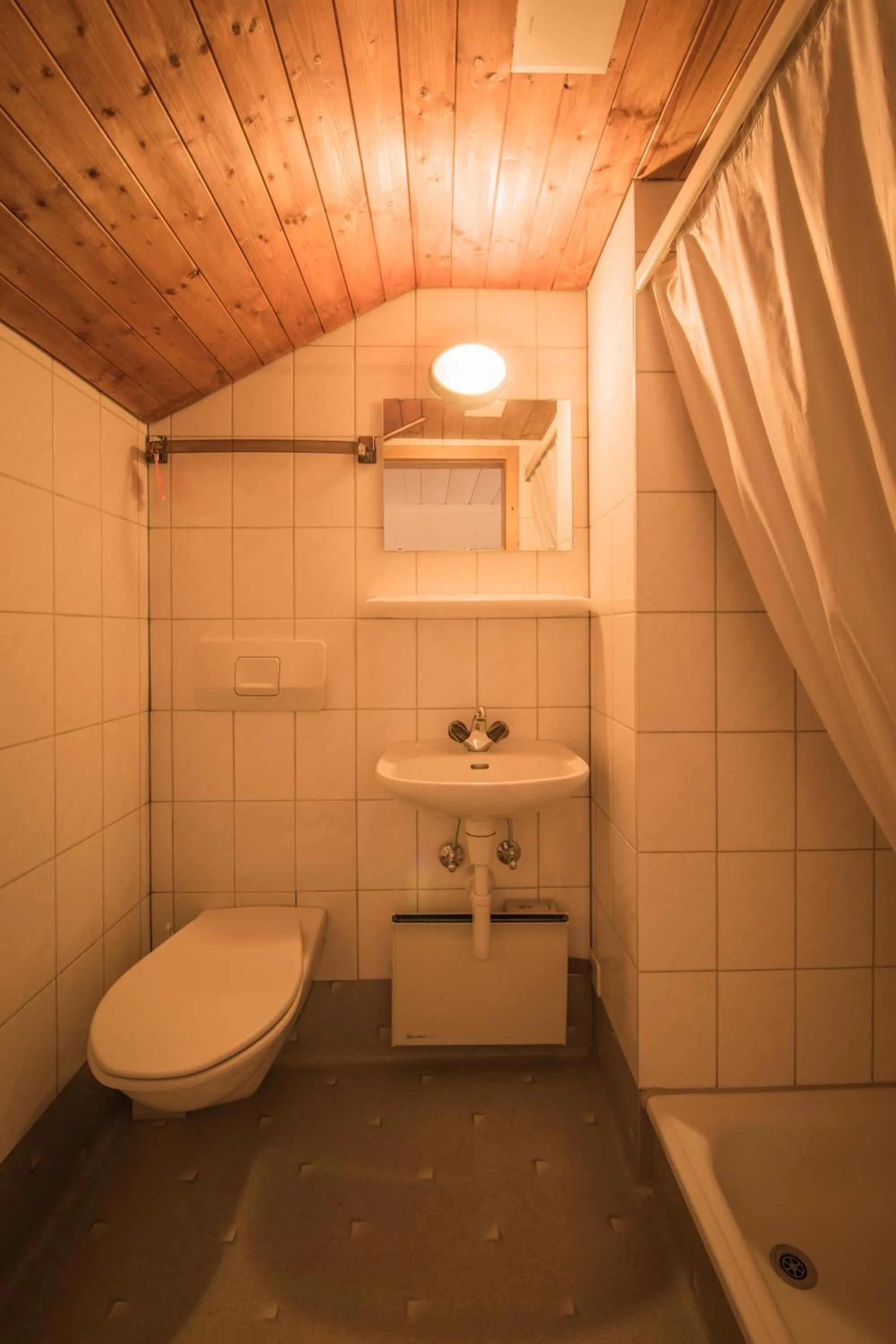 Shower in Gasthof Schoenegg B&B