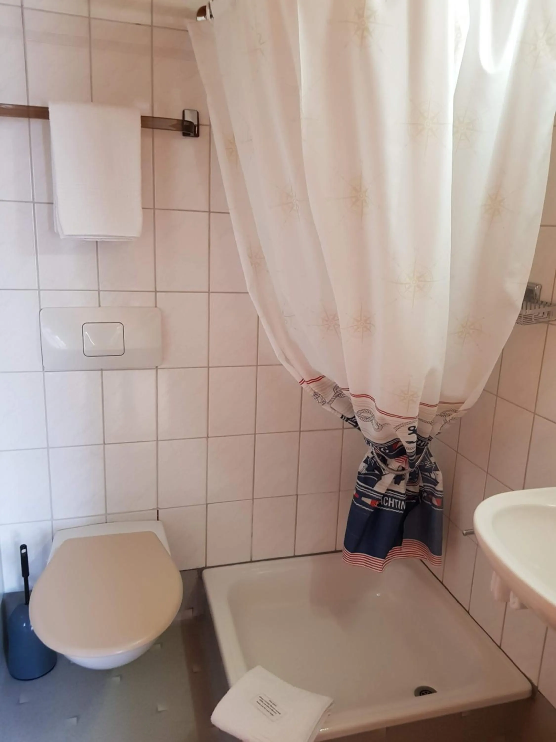 Shower in Gasthof Schoenegg B&B