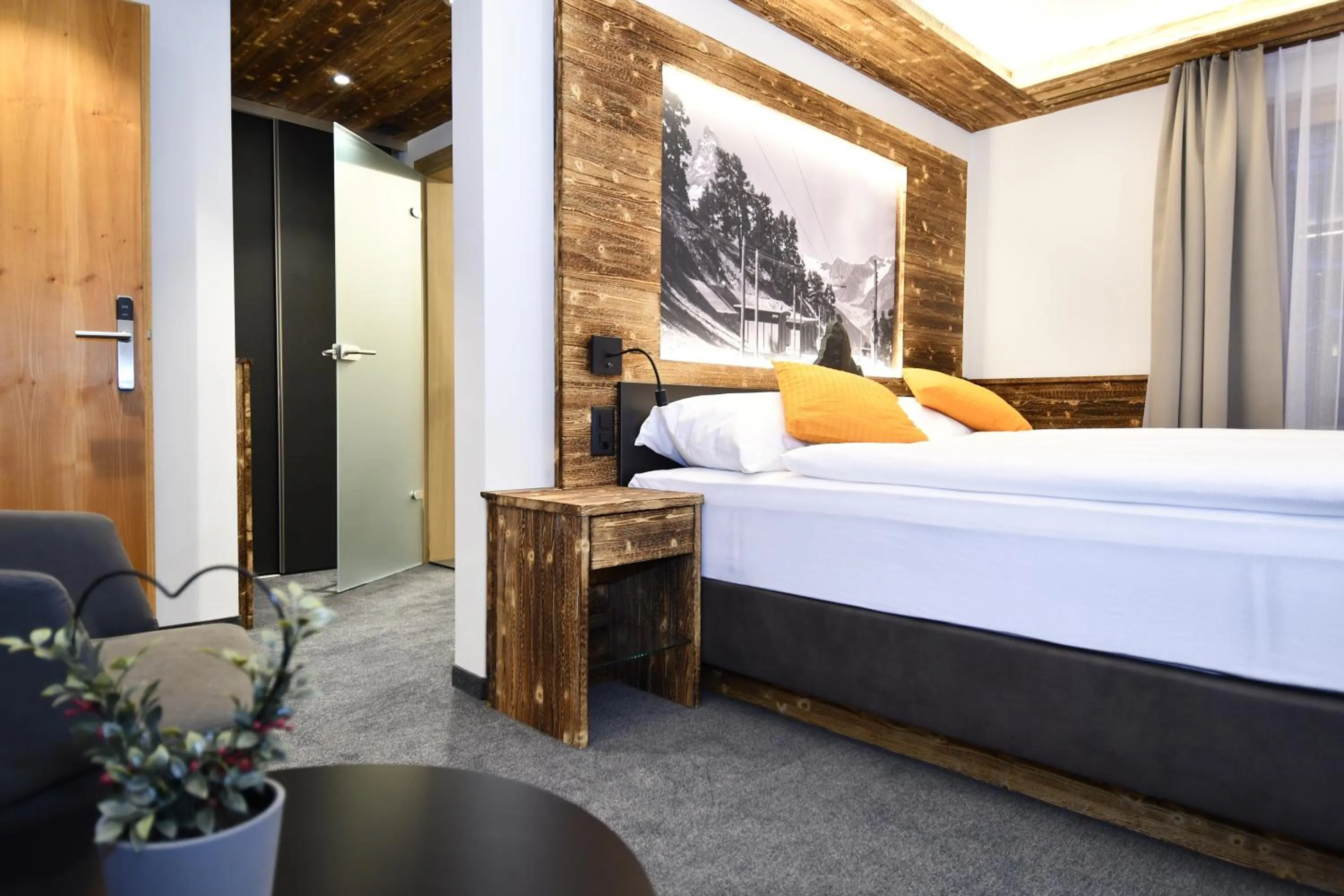 Bathroom, Bed in Hotel Elite