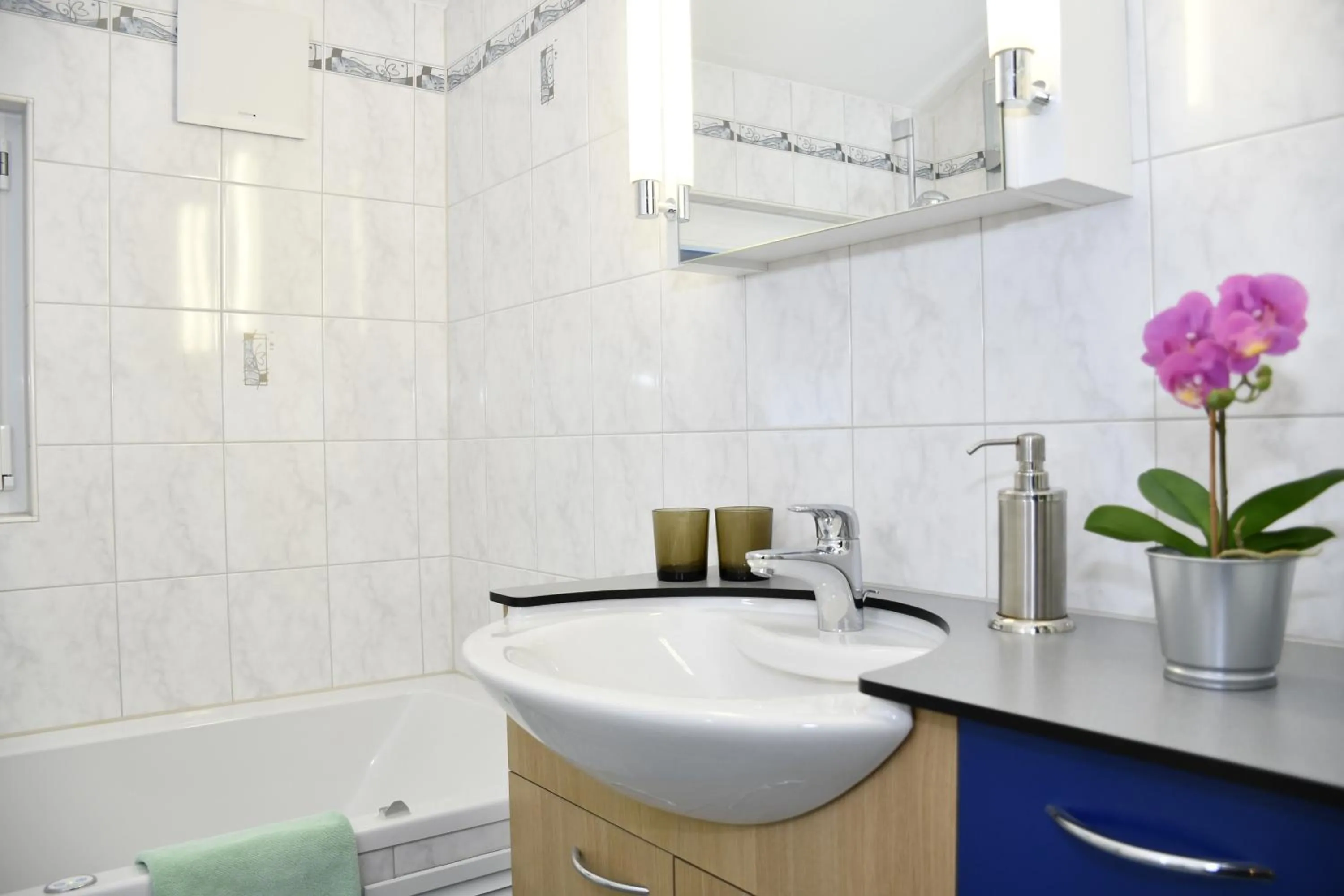 Shower in Hotel Elite