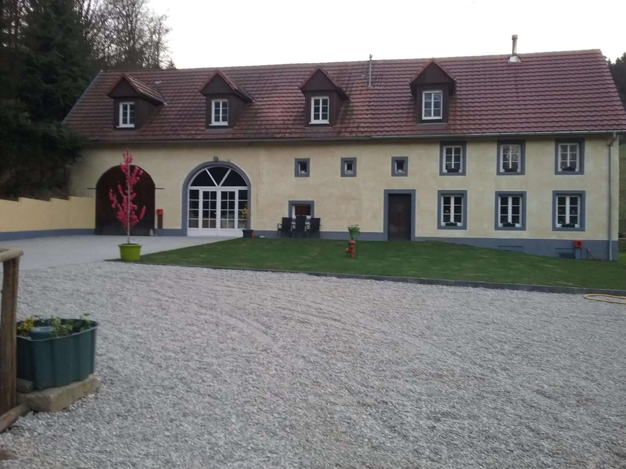 Inner courtyard view in LA CLIMONTAINE