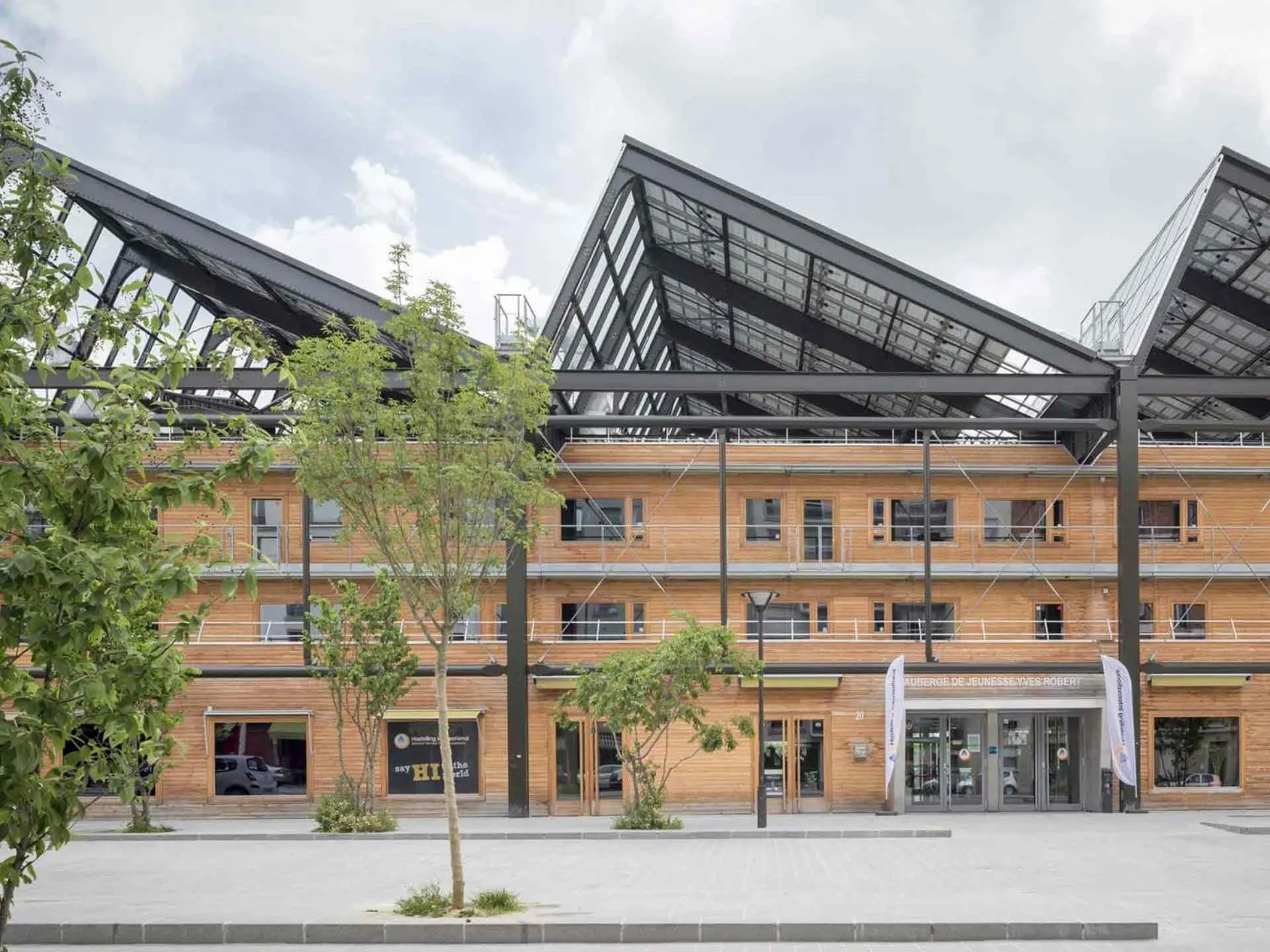 Property building in Auberge de Jeunesse HI Paris Yves Robert