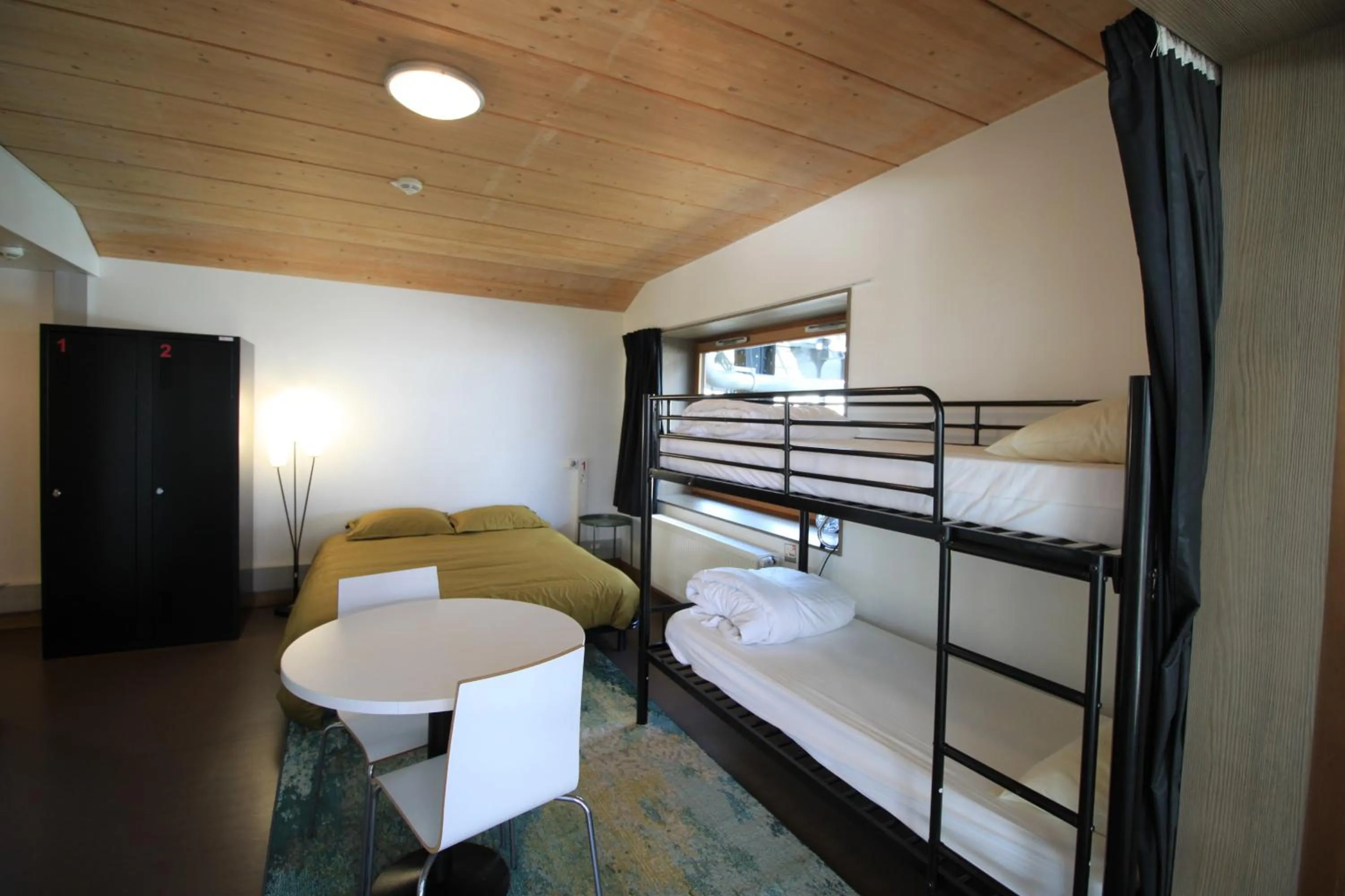 Quadruple Room with Shower - single occupancy in Auberge de Jeunesse HI Paris Yves Robert