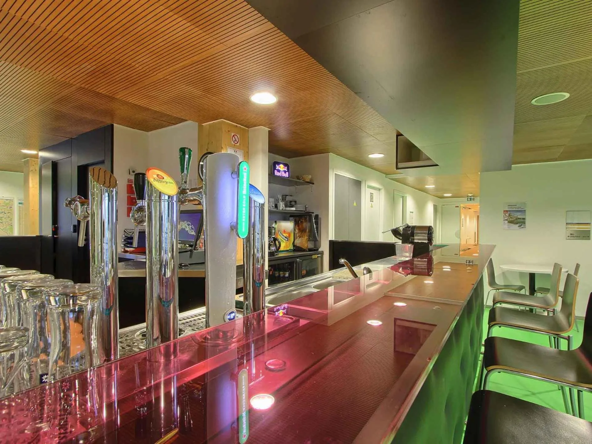 Lounge or bar in Auberge de Jeunesse HI Paris Yves Robert