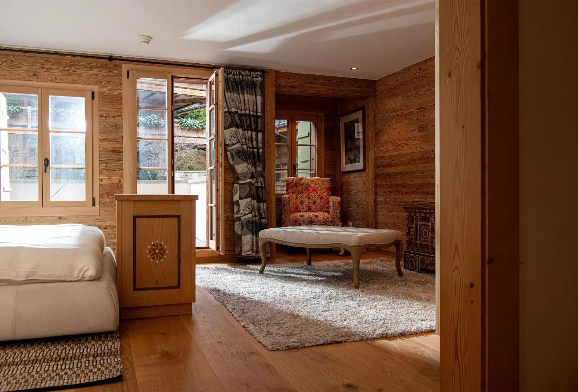 Living room, Bed in Hotel Olden
