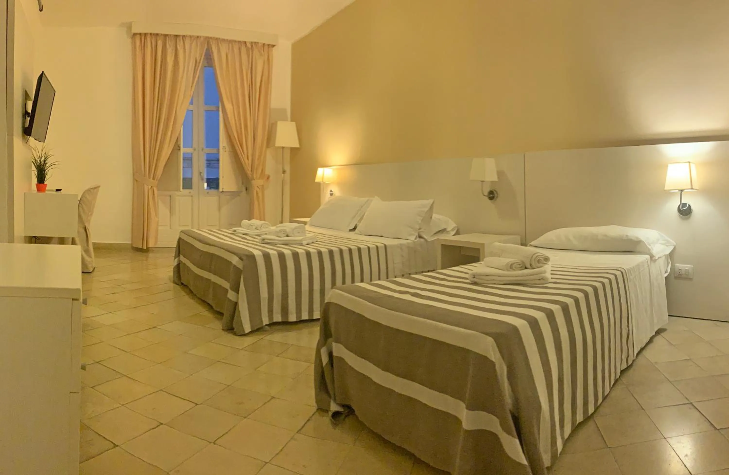 Photo of the whole room, Bed in Nuova Mastrarua Rooms