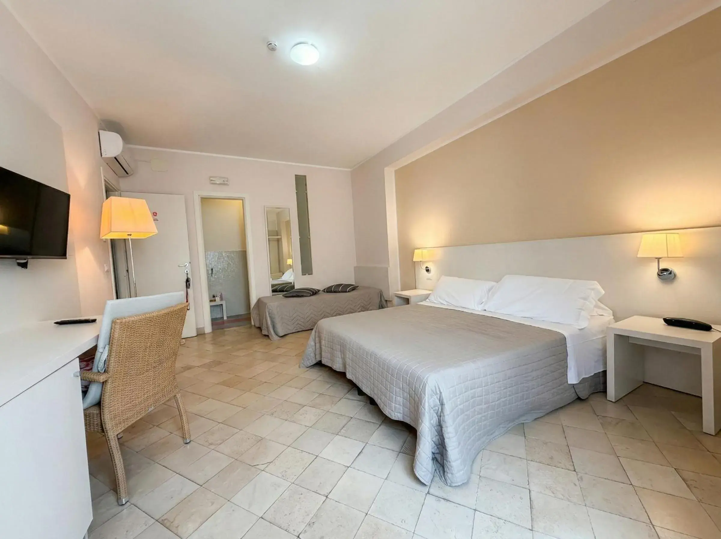 Triple Room with Sea View in Ortigia Mastrarua rooms Triple Room with Sea View in Ortigia Mastrarua rooms