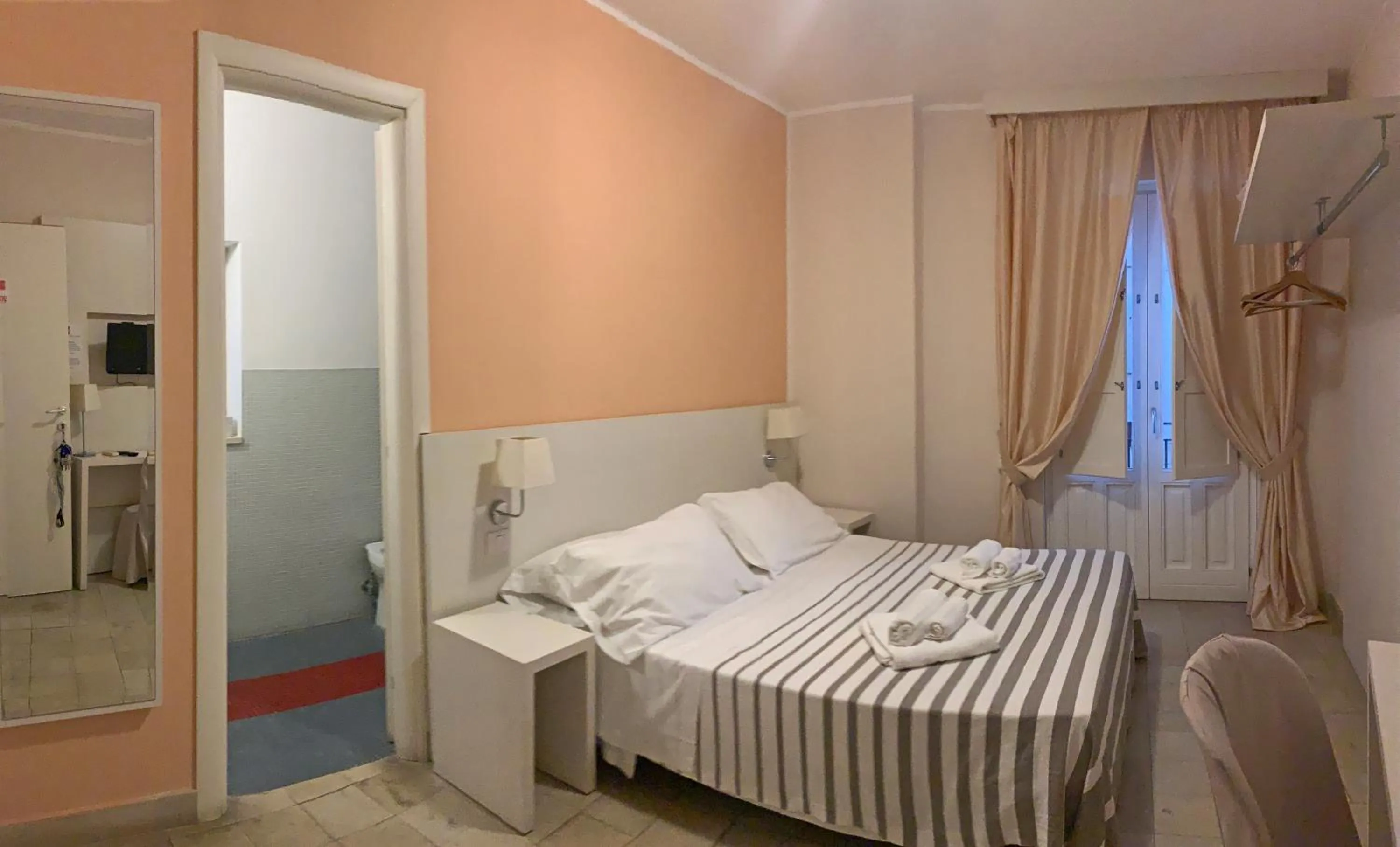 Photo of the whole room, Bed in Nuova Mastrarua Rooms