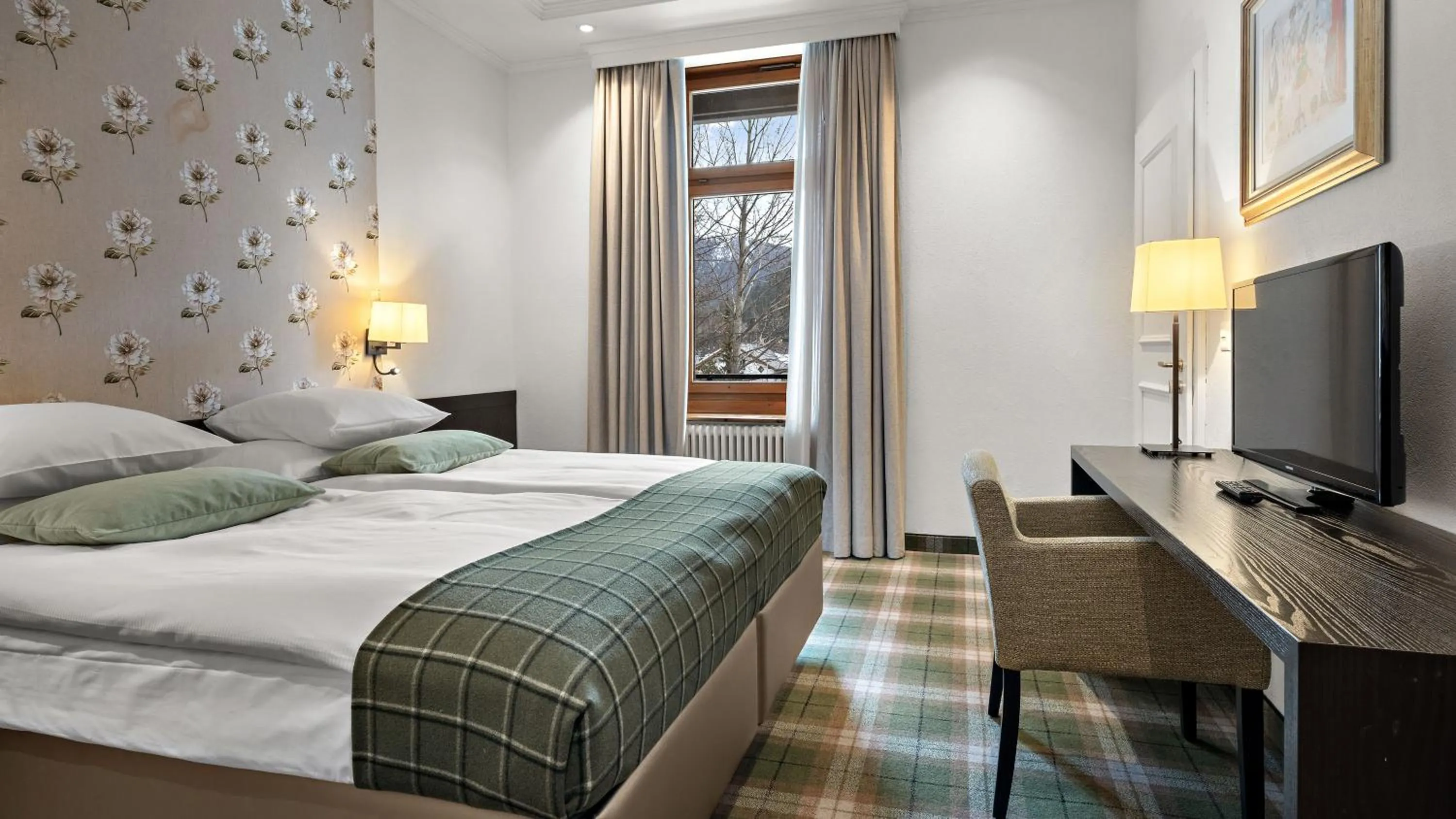 Photo of the whole room, Bed in Morosani Schweizerhof