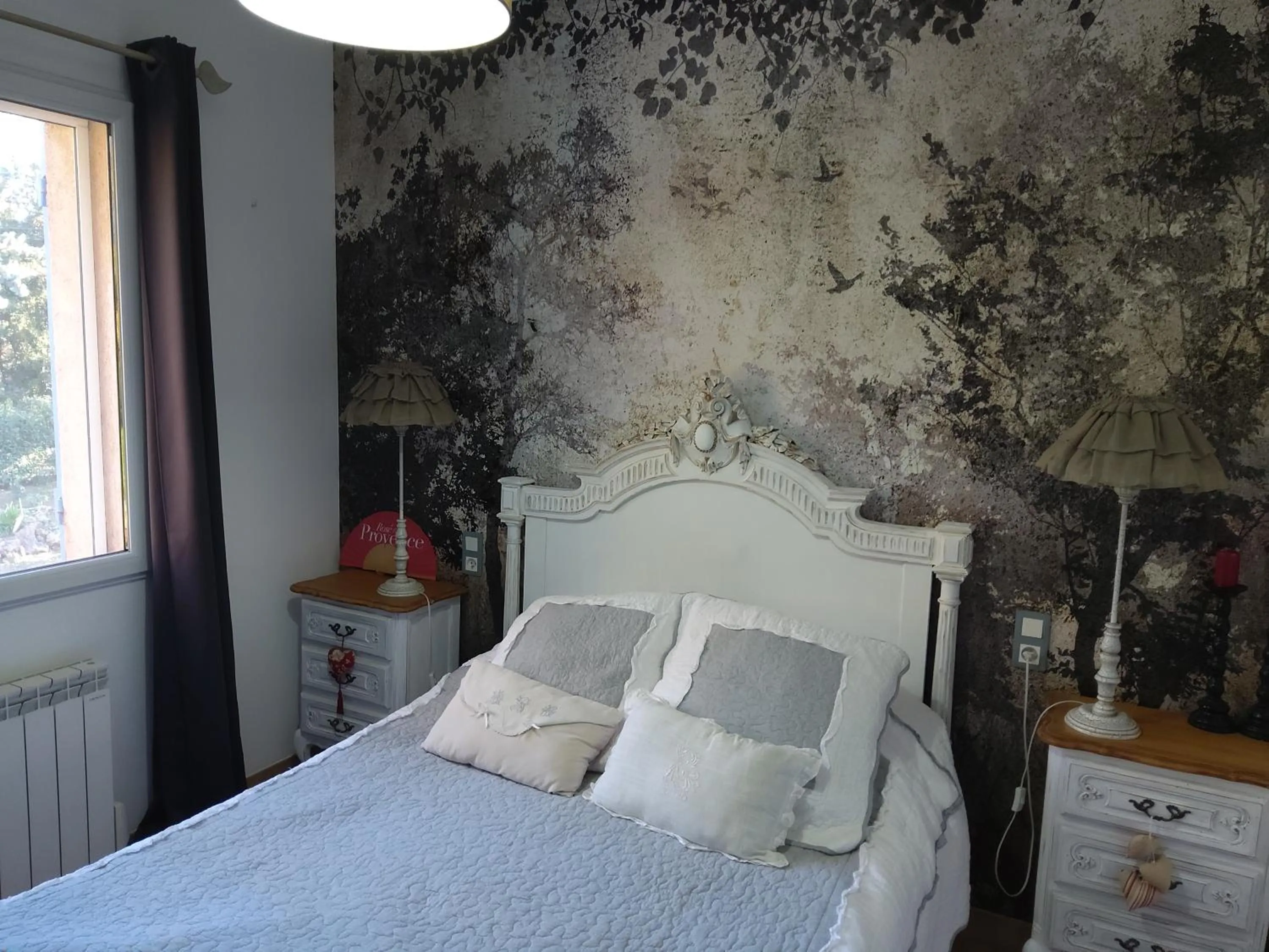 Photo of the whole room, Bed in L'Abrialys