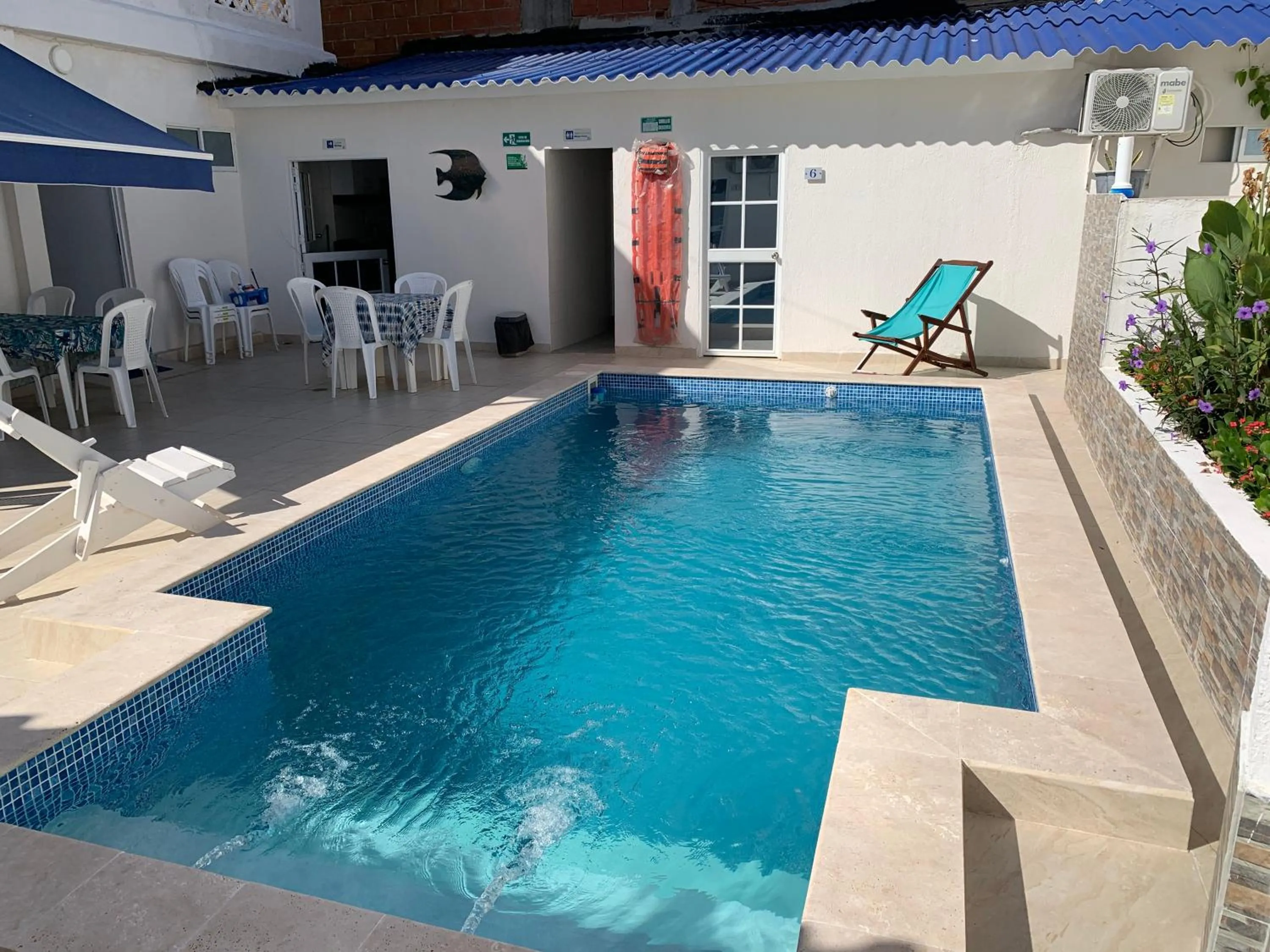 Restaurant/places to eat in Mar de Indias House