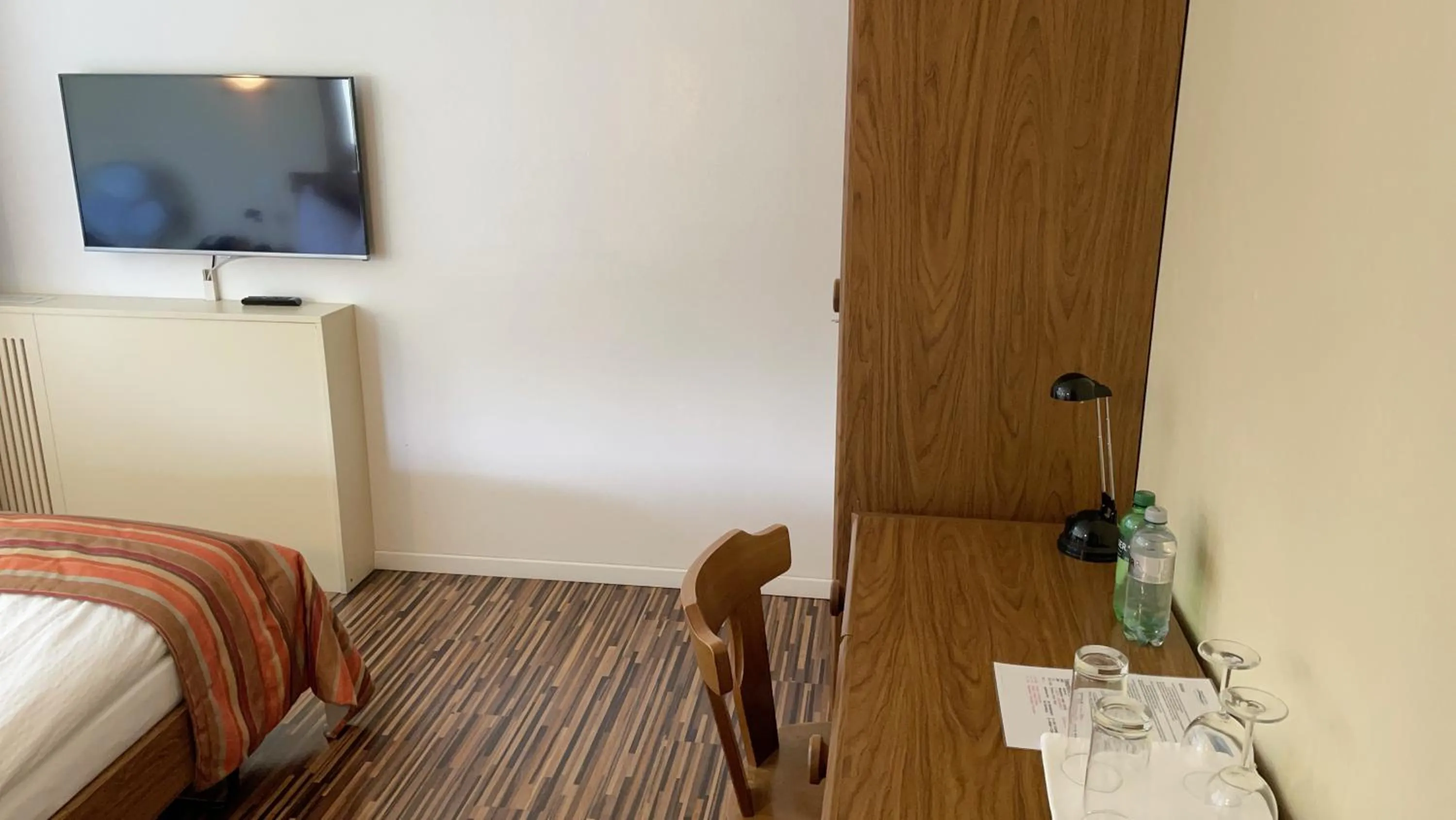 Bedroom, Bed in Tresa Bay Hotel