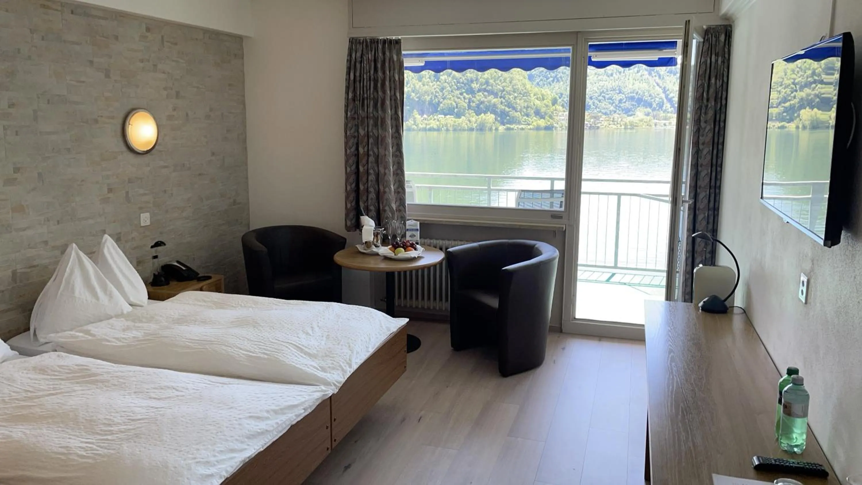 Bedroom, Bed in Tresa Bay Hotel