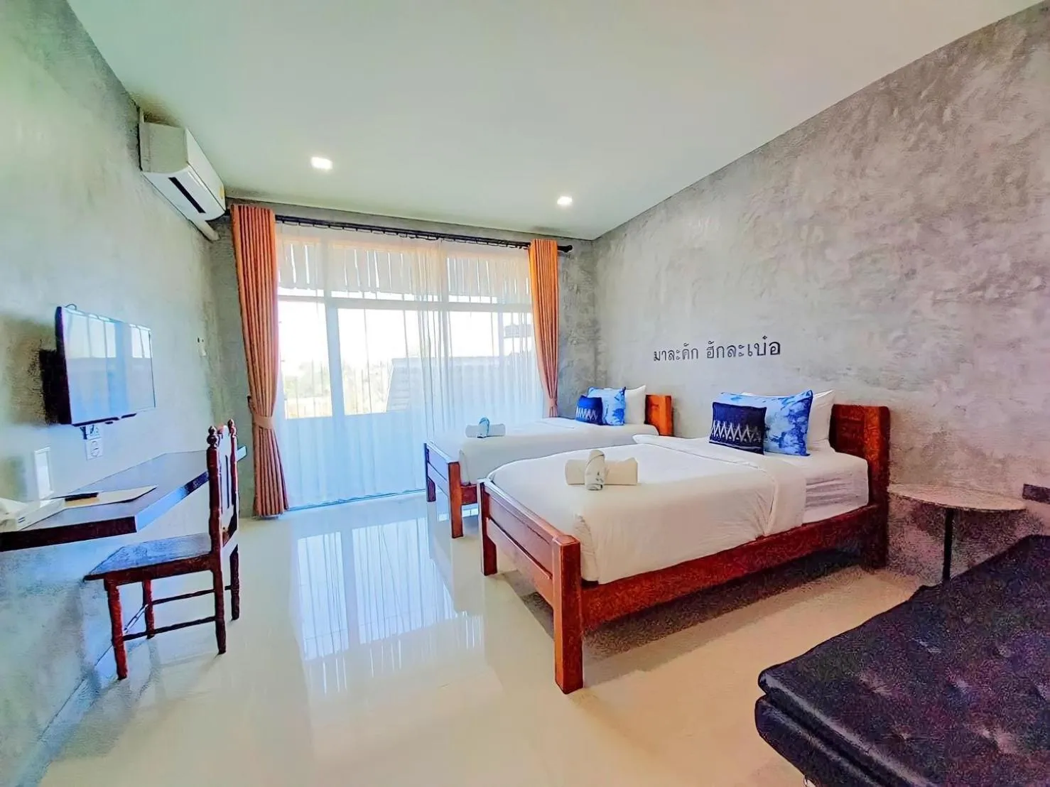 Photo of the whole room, Bed in Hug Sakhonnakhon Hotel