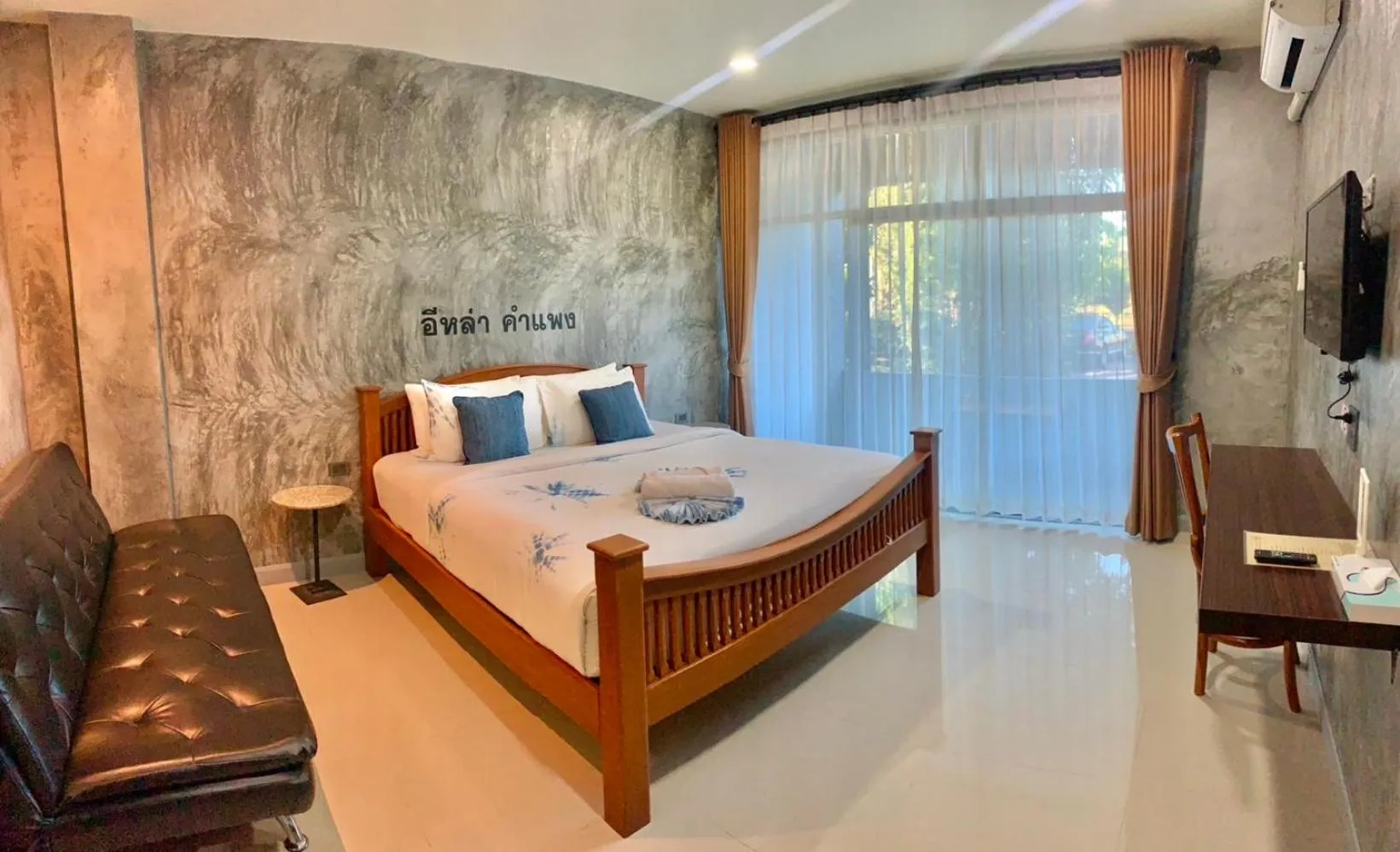 Photo of the whole room, Bed in Hug Sakhonnakhon Hotel