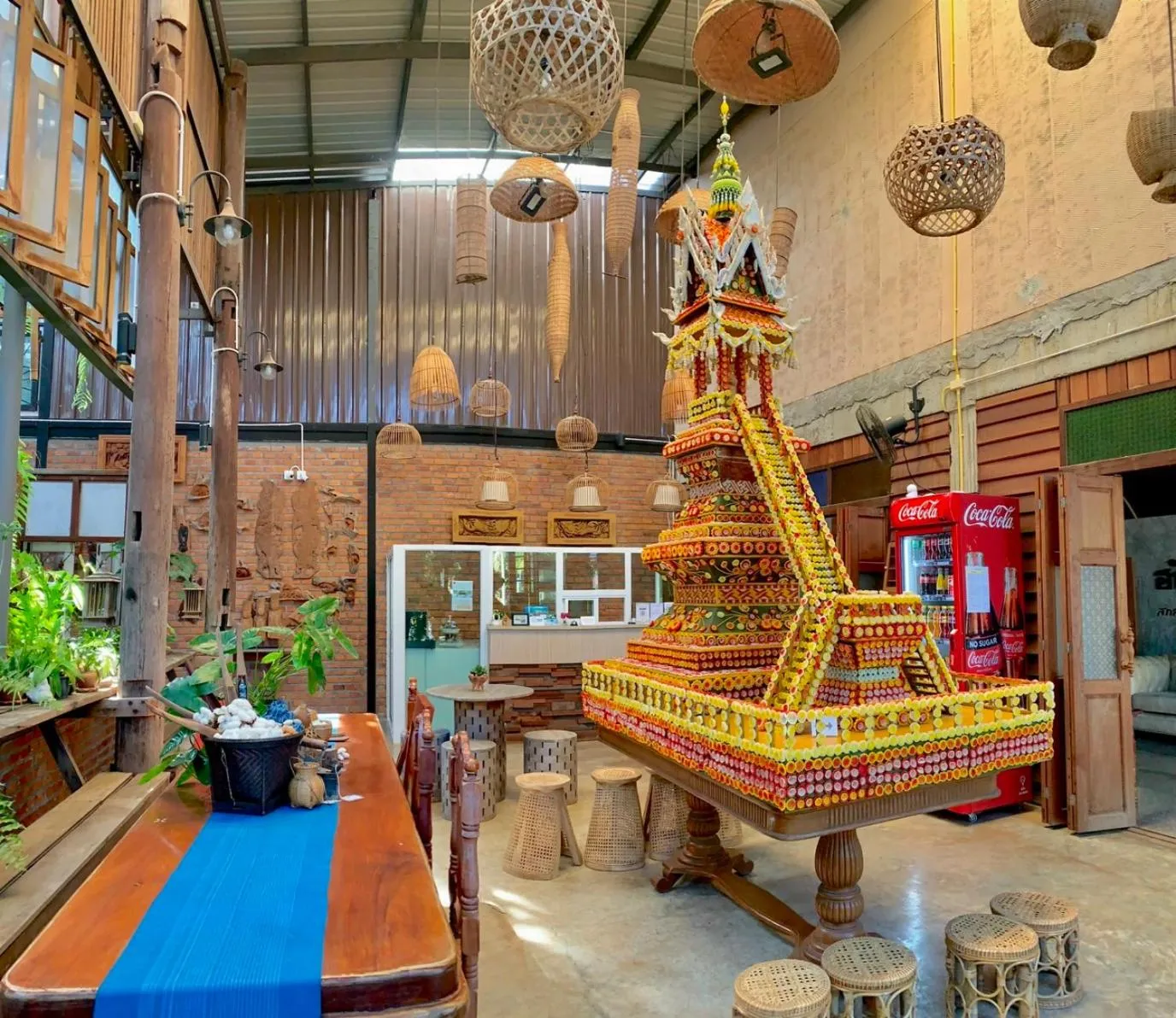 Communal lounge/ TV room in Hug Sakhonnakhon Hotel