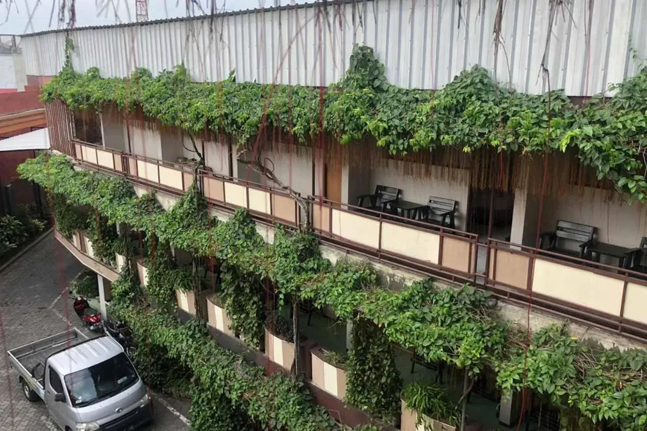 Facade/entrance in Hotel Lestari Near Lippo Plaza Mall Jember Facade/entrance in Hotel Lestari Near Lippo Plaza Mall Jember