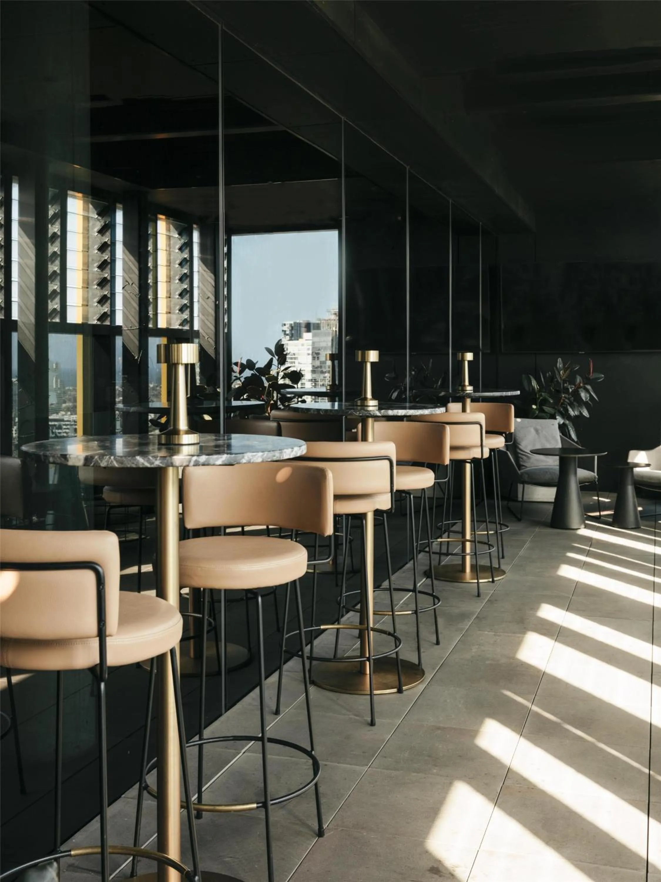 Lounge or bar in Quincy Hotel Melbourne