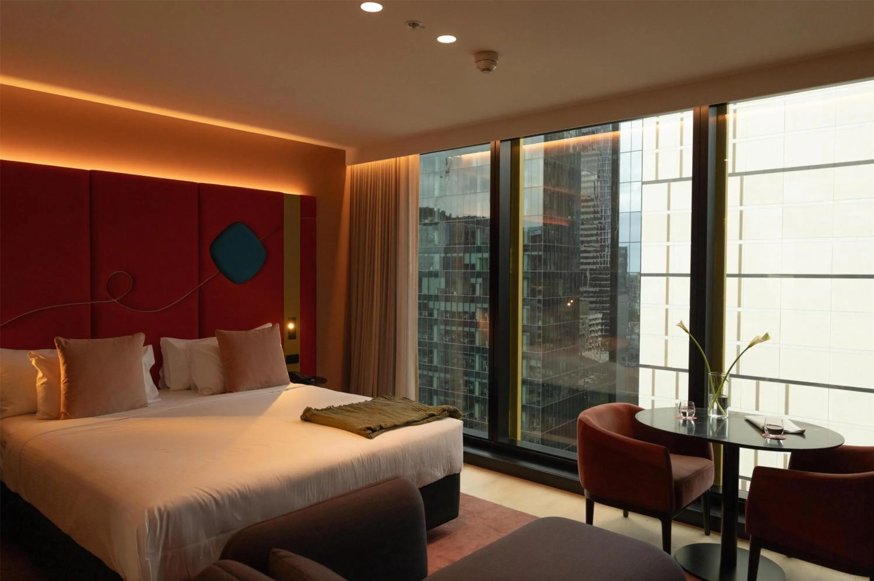 Bedroom, Bed in Quincy Hotel Melbourne