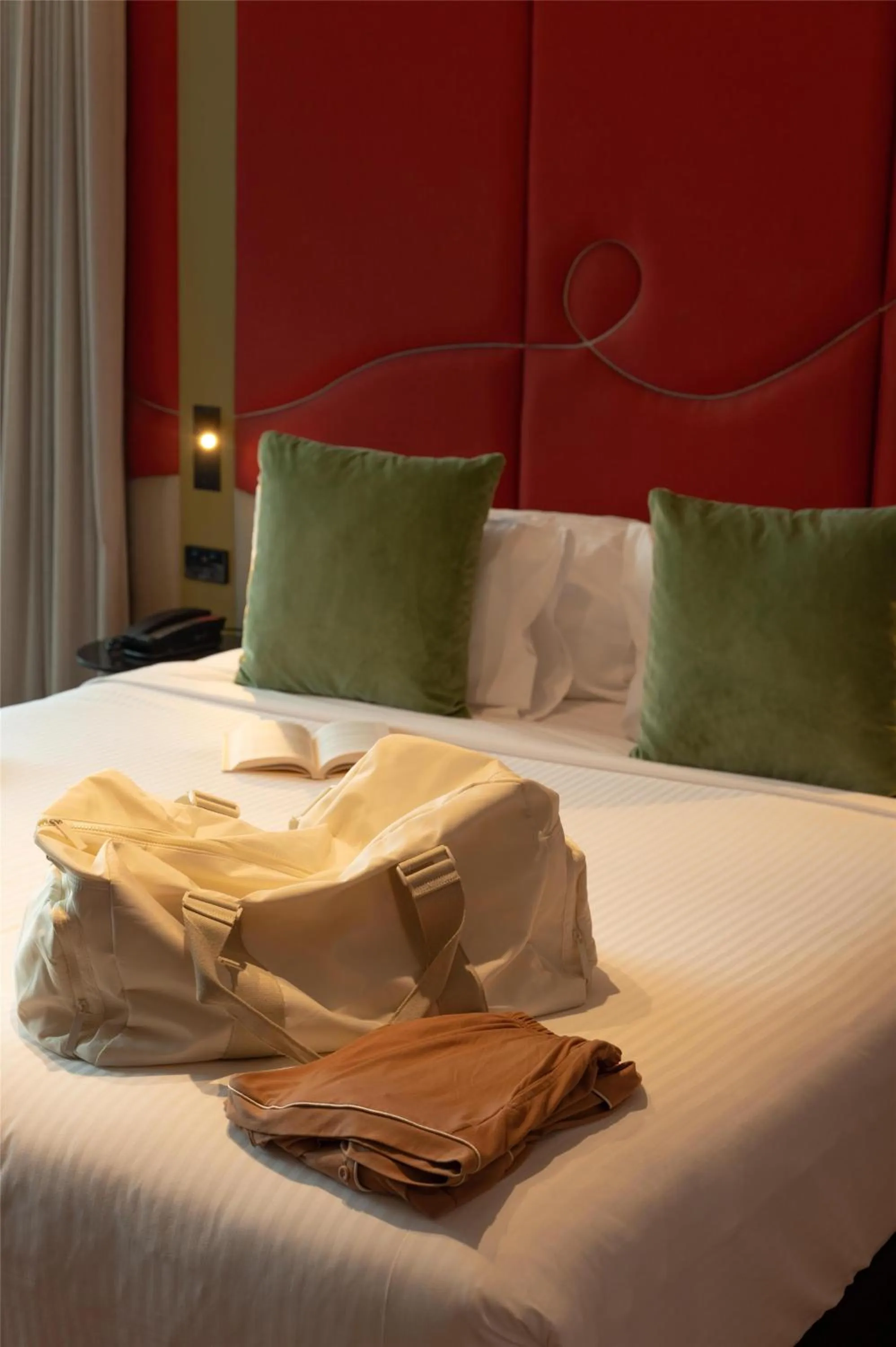 Bedroom, Bed in Quincy Hotel Melbourne