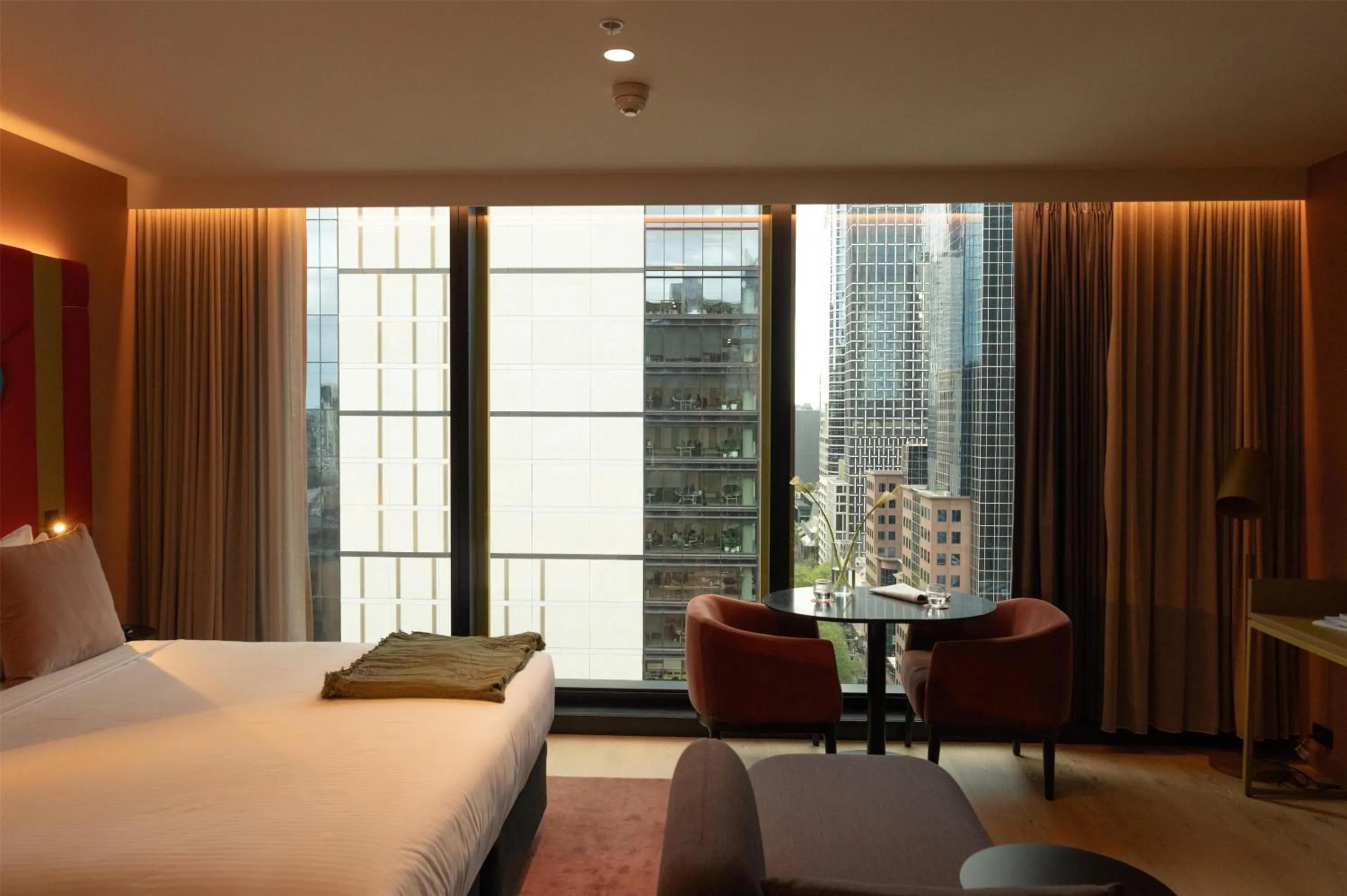 Bedroom, Bed in Quincy Hotel Melbourne