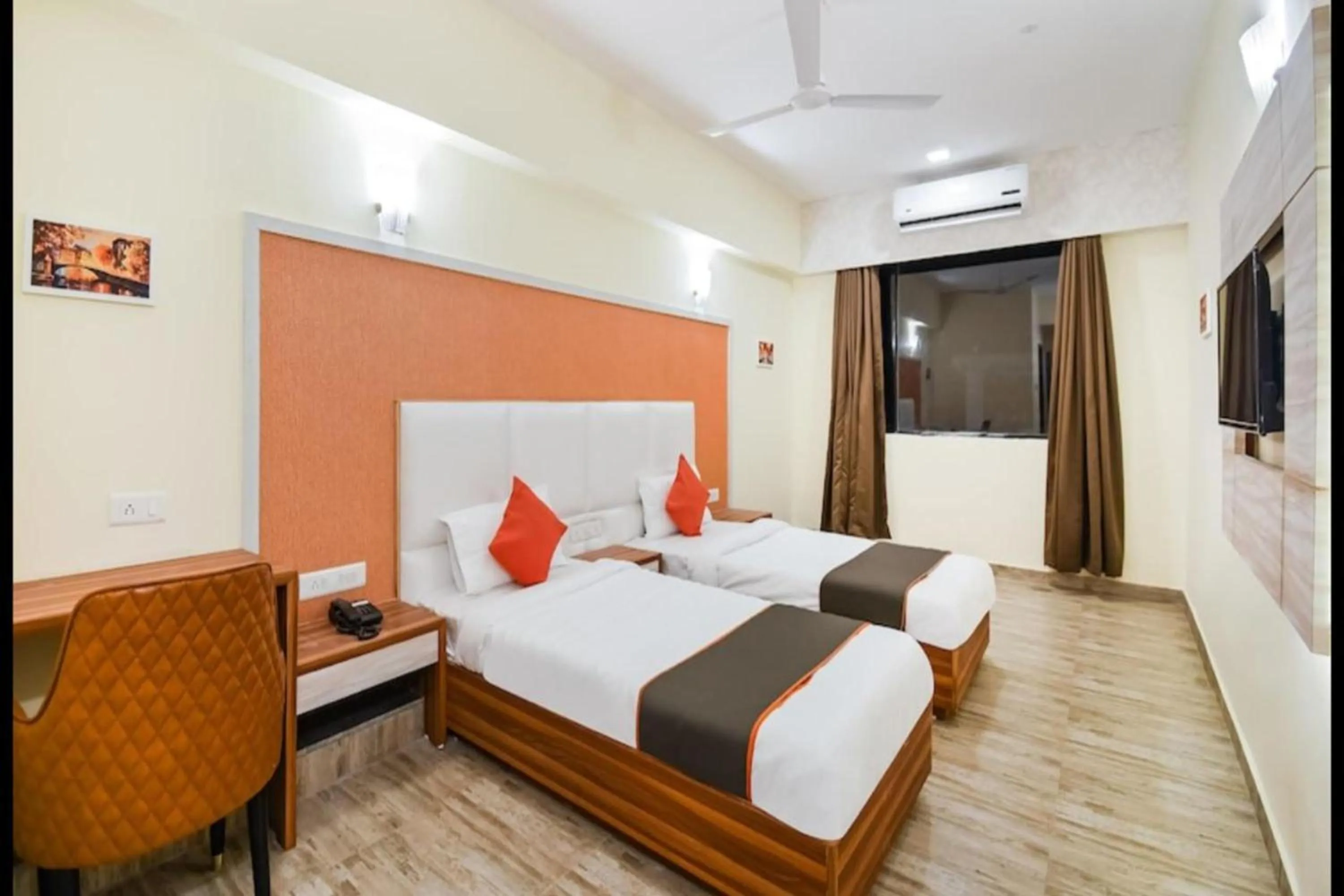 Bed in Hotel Golden - I