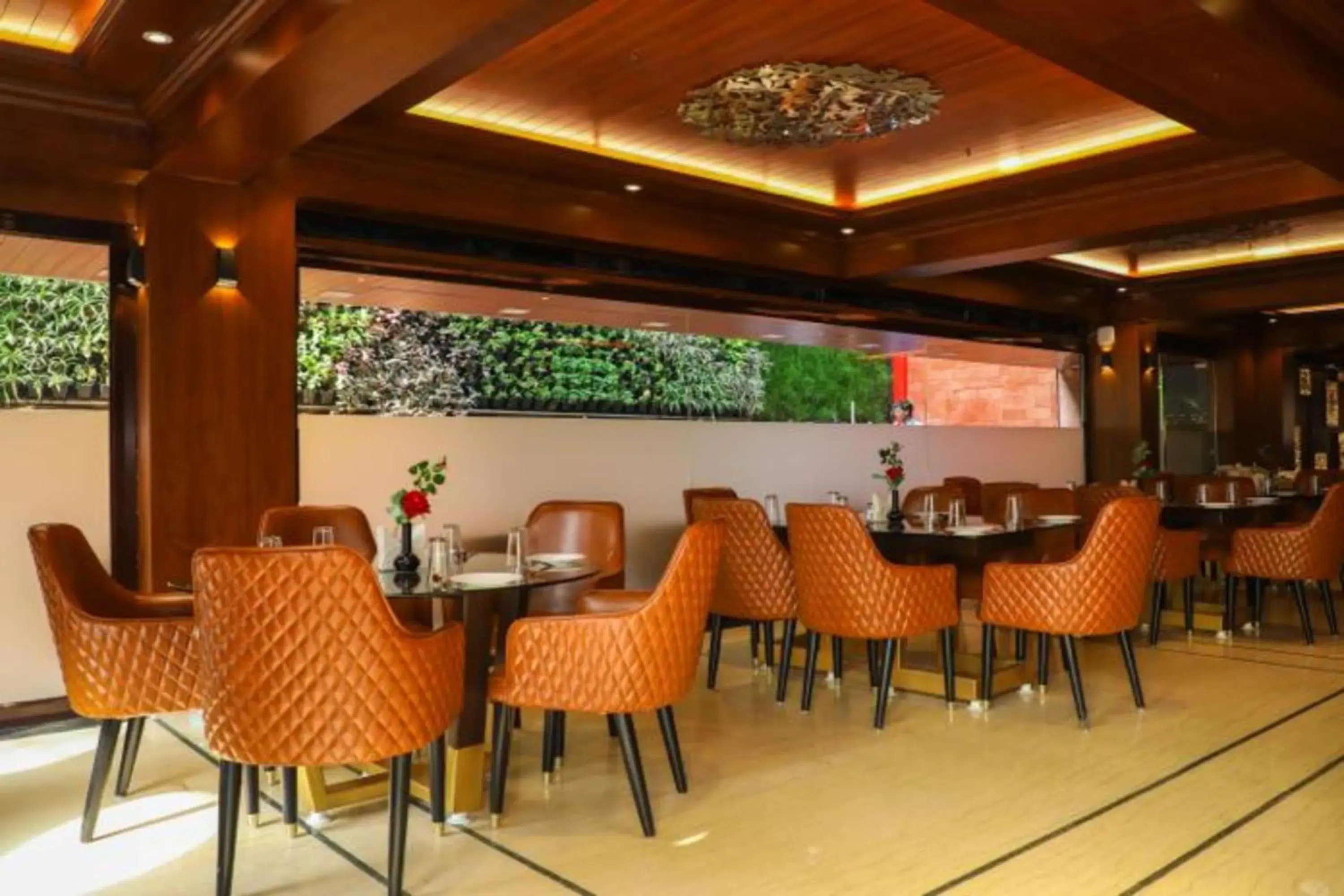 Restaurant/places to eat in Hotel Golden - I Restaurant/places to eat in Hotel Golden - I