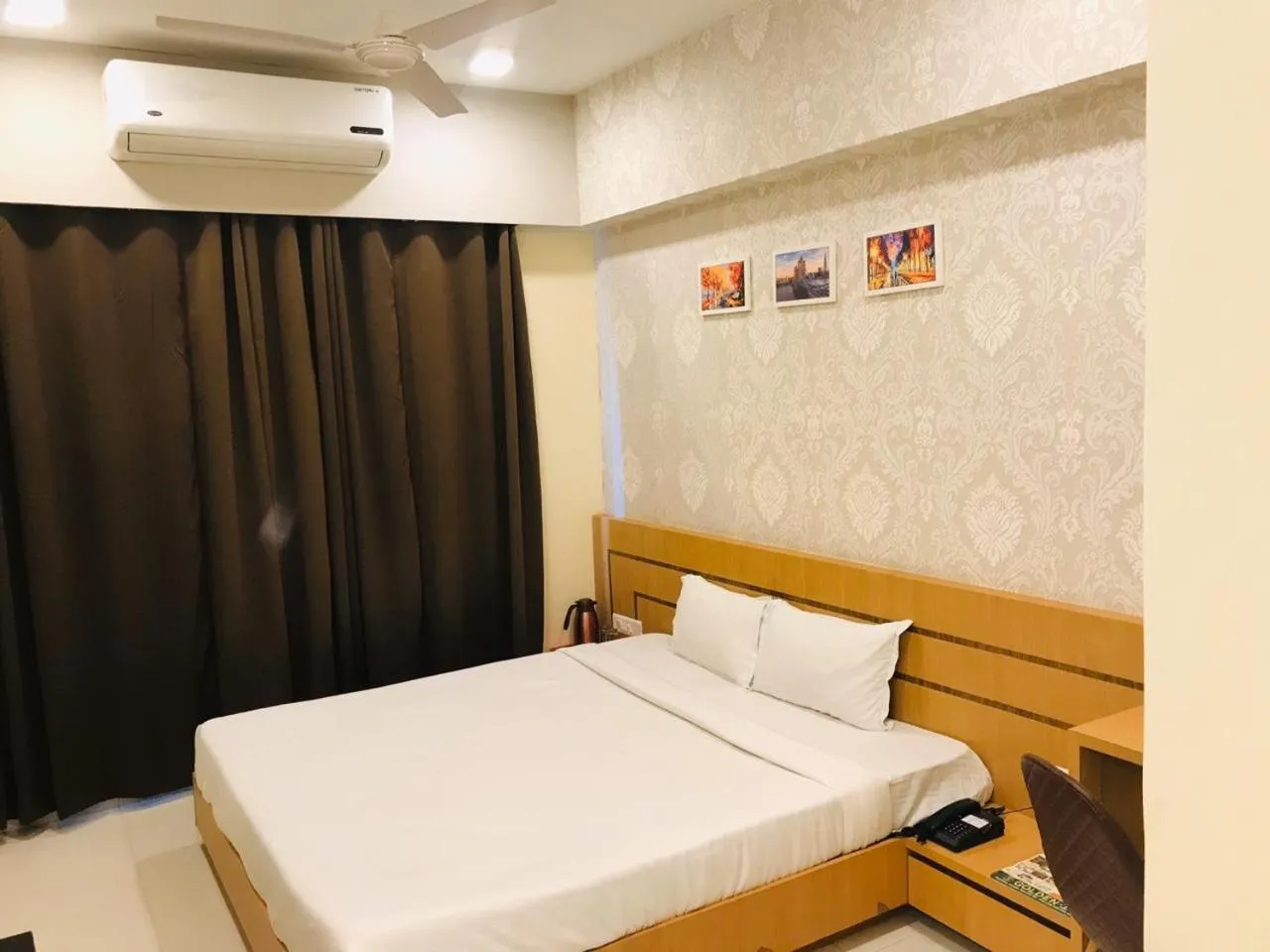 Bed in Hotel Golden - I