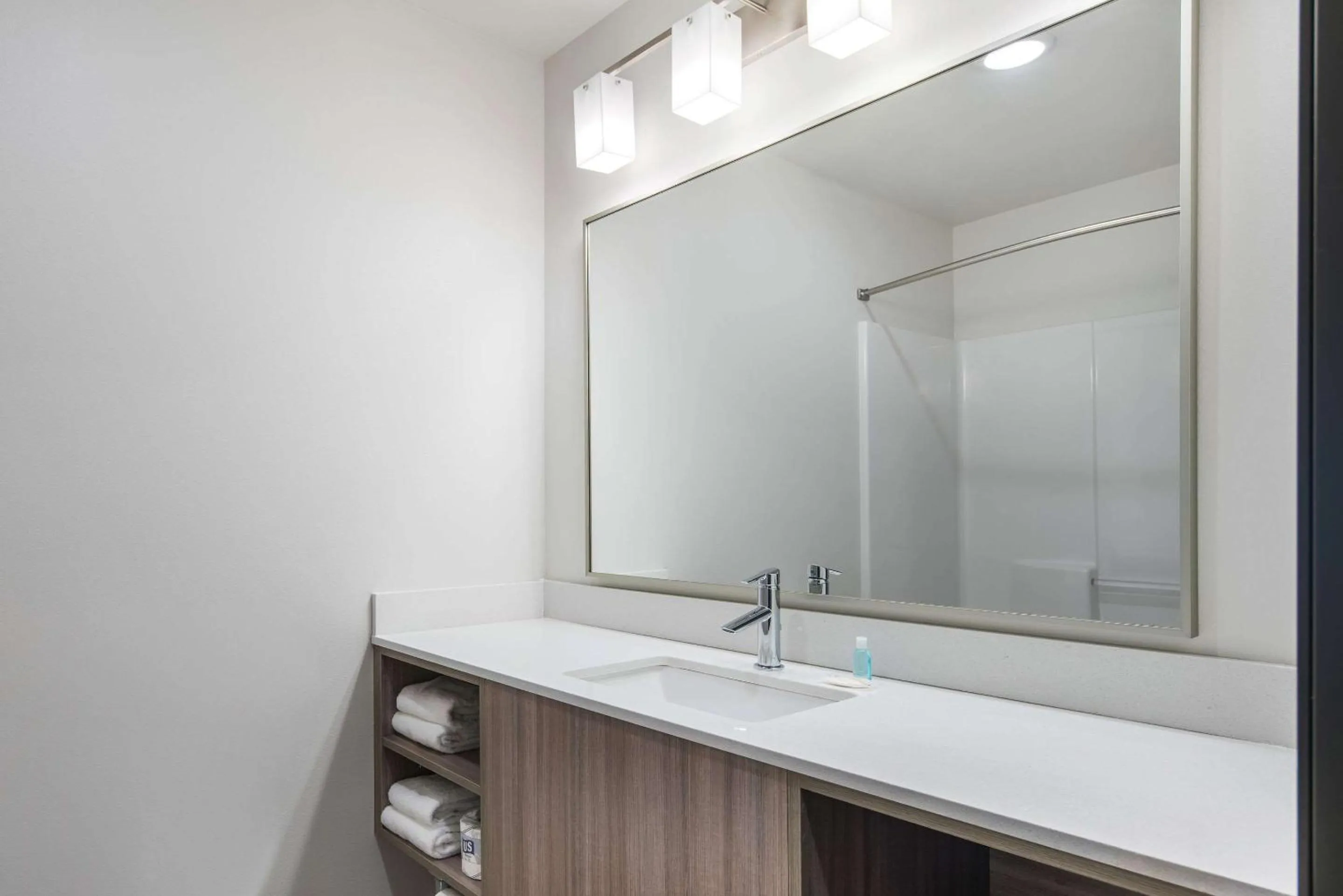 Bathroom in WoodSpring Suites Tri-Cities Richland