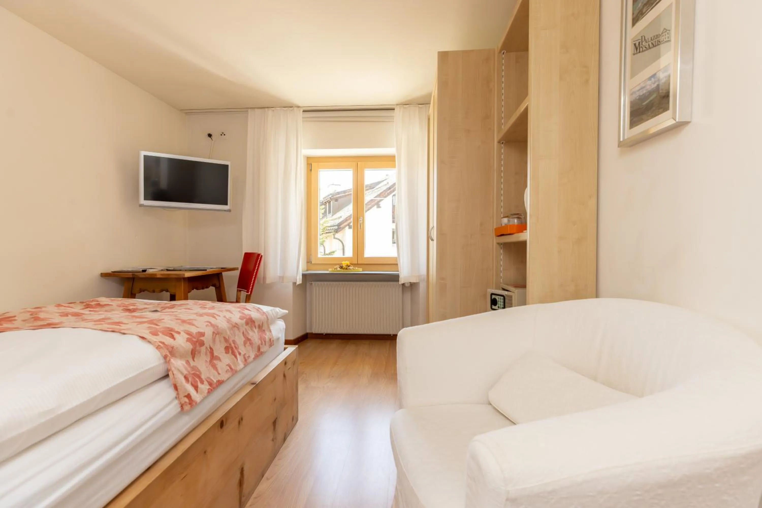 Photo of the whole room in Palazzo Mysanus Samedan