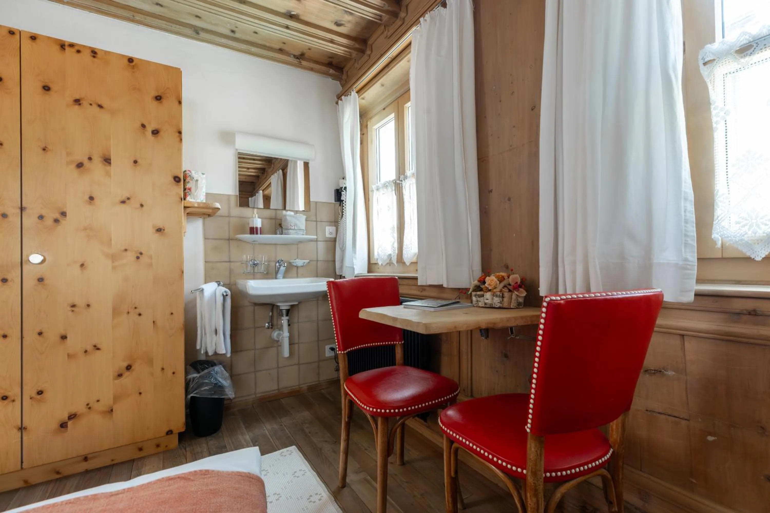 Photo of the whole room in Palazzo Mysanus Samedan