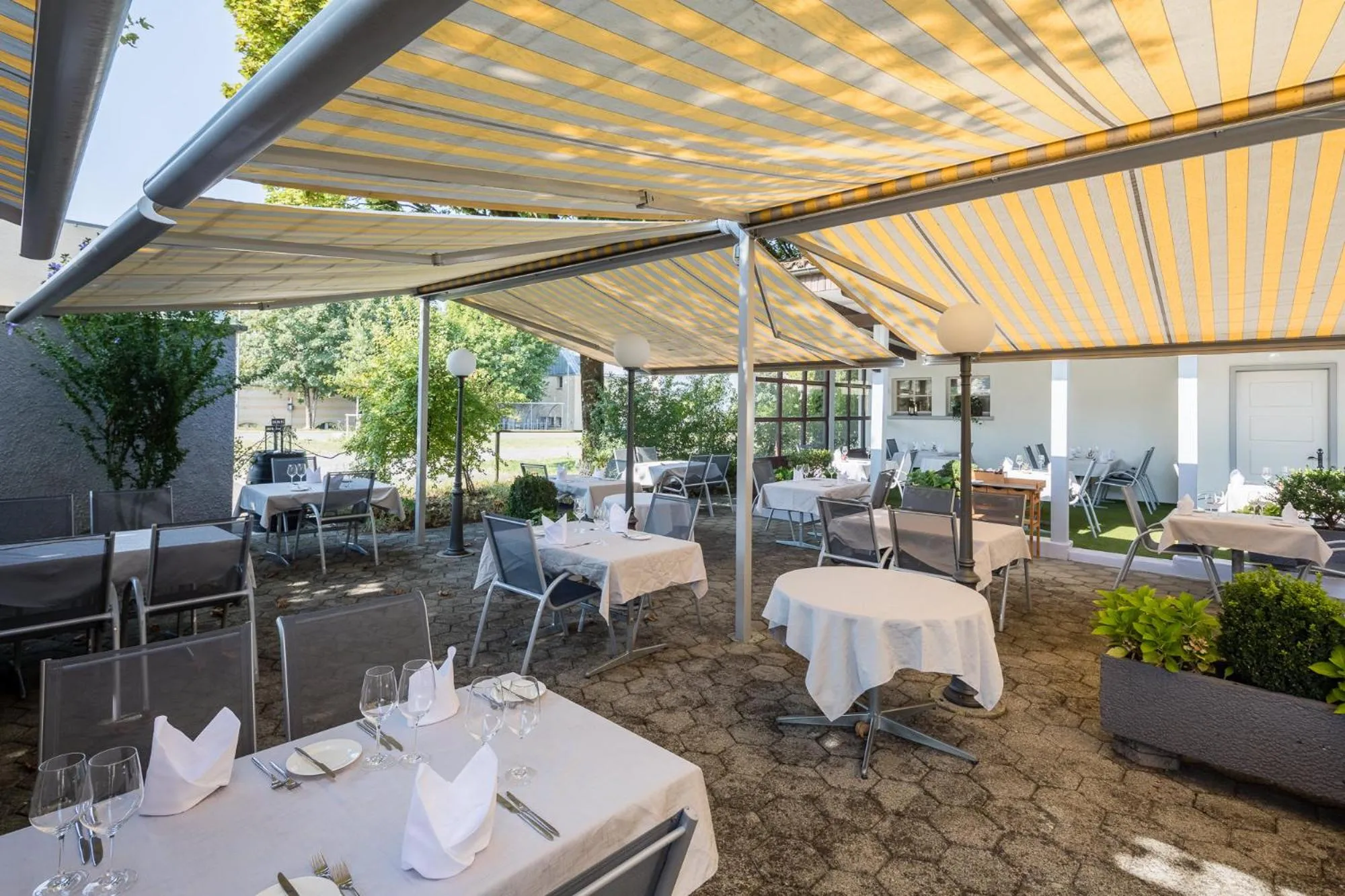 Patio in Hotel Bären Suhr