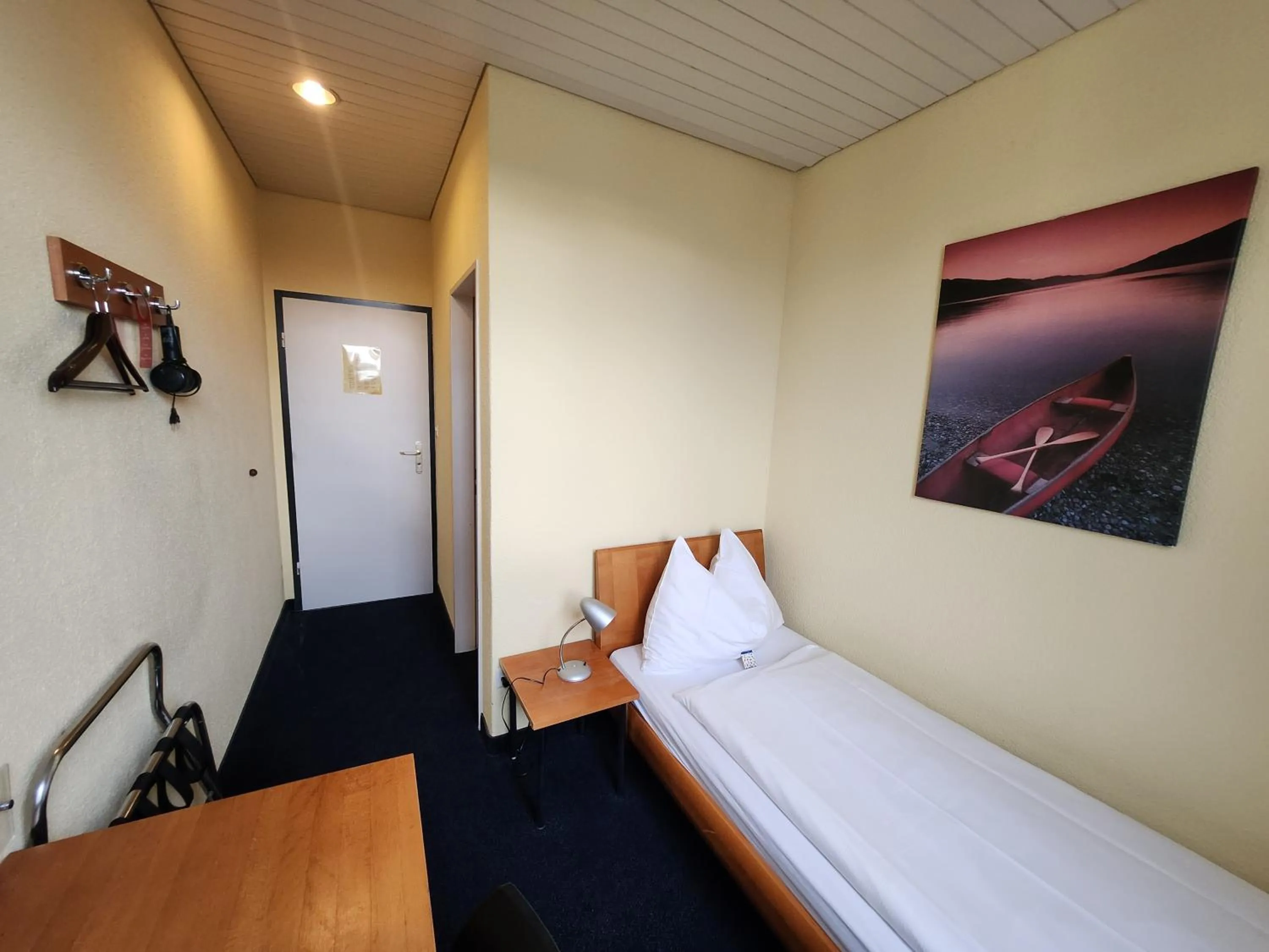 Single Room Budget Small in Hotel Bären Suhr