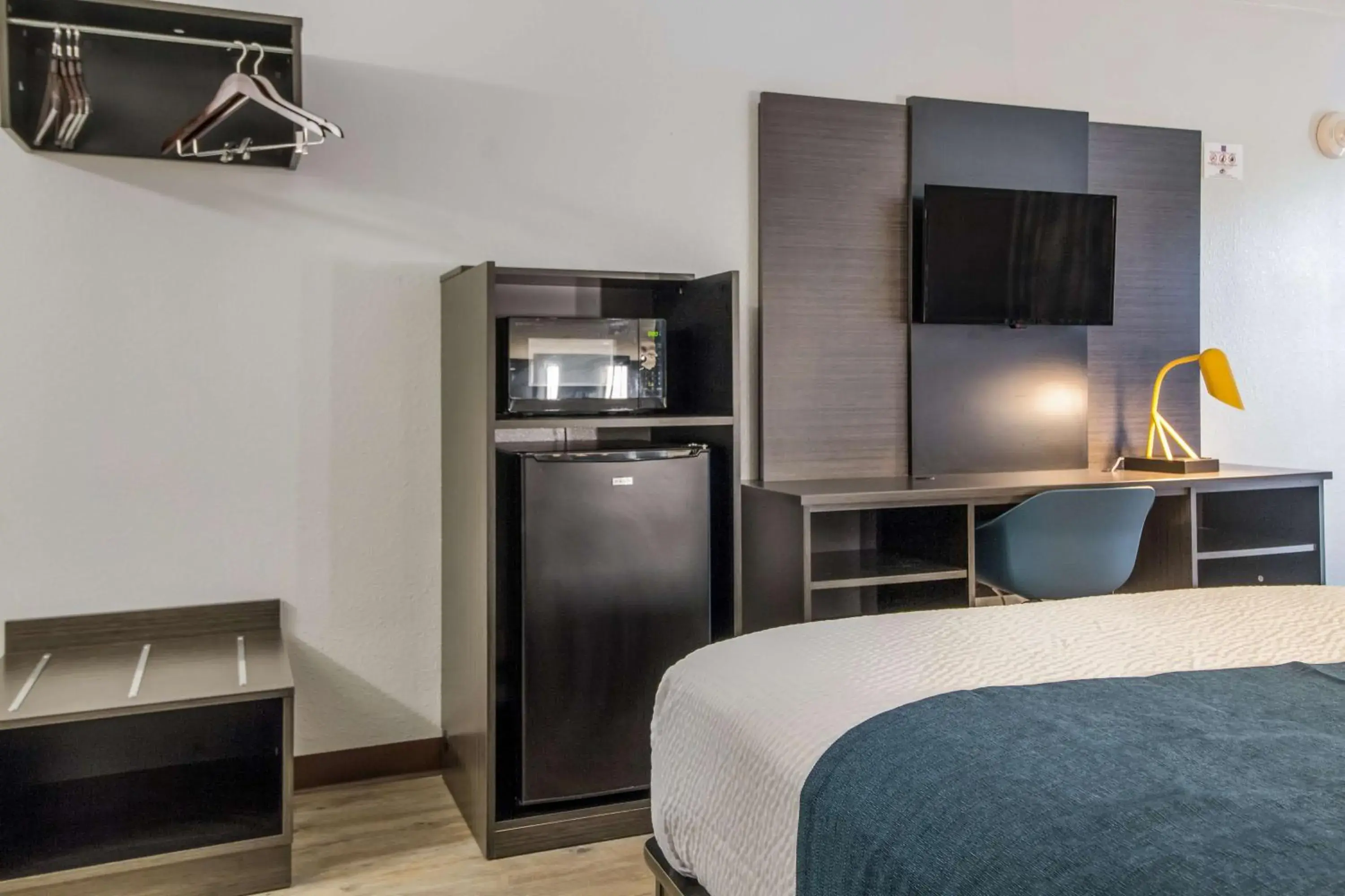 Deluxe Room in Motel 6 Groves, Tx Deluxe Room in Motel 6 Groves, Tx