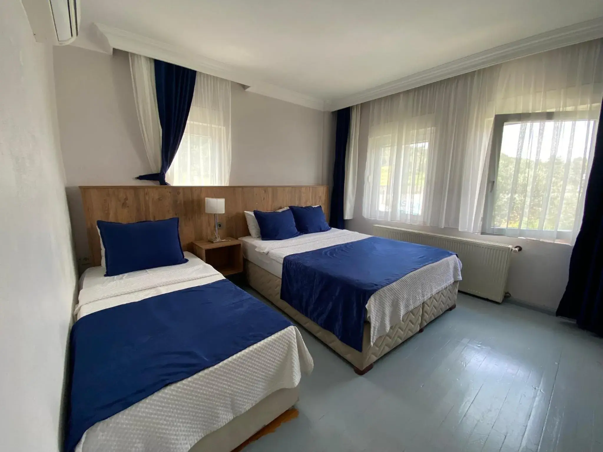 Standard Triple Room in Cunda Aşiyan Otel Standard Triple Room in Cunda Aşiyan Otel