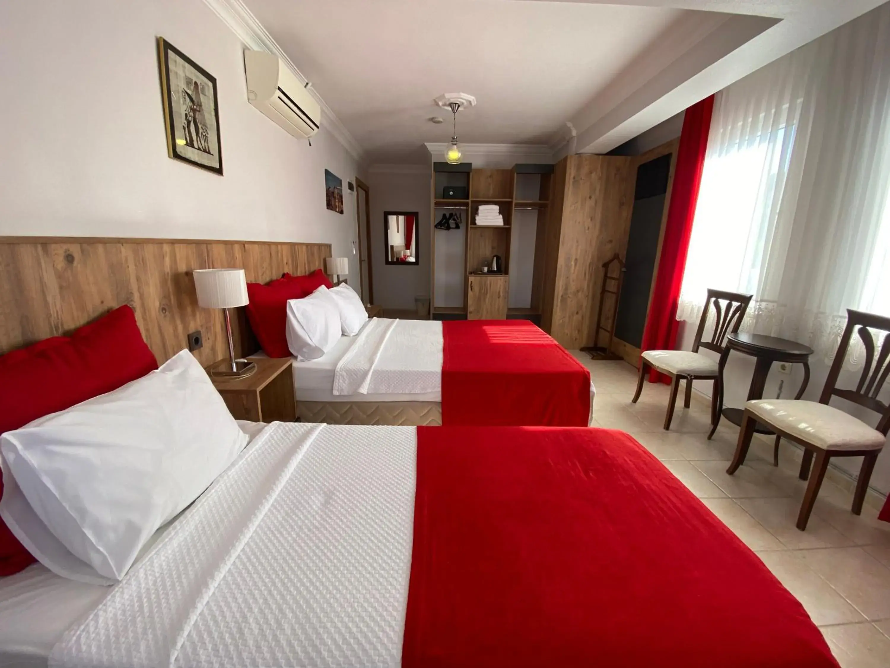 Deluxe Triple Room with Sea View in Cunda Aşiyan Otel Deluxe Triple Room with Sea View in Cunda Aşiyan Otel