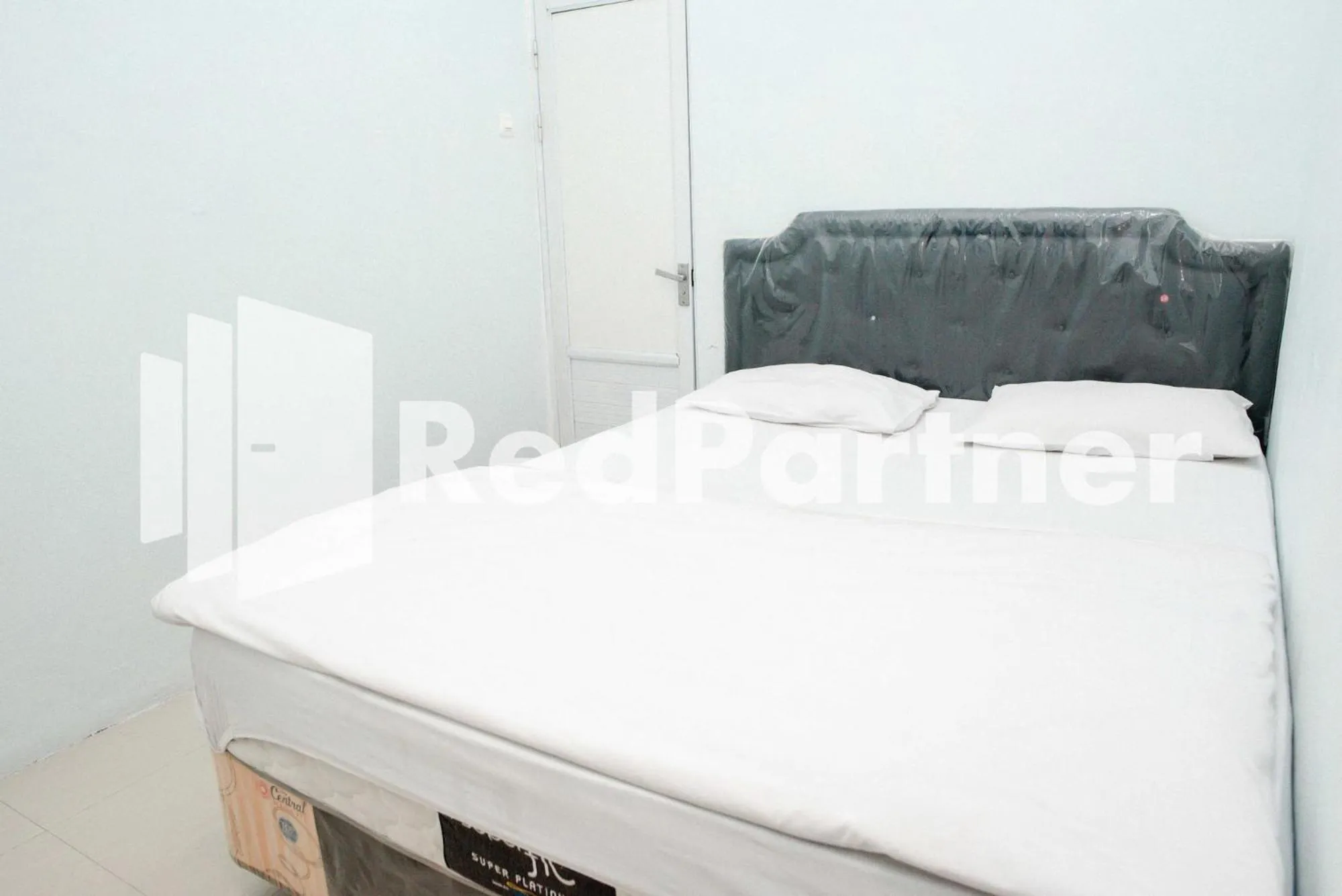 Bed in Happy Inn Puspo Mitra RedDoorz