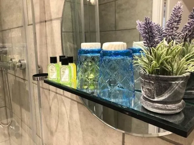 Bedroom in The George Inn Middle Wallop