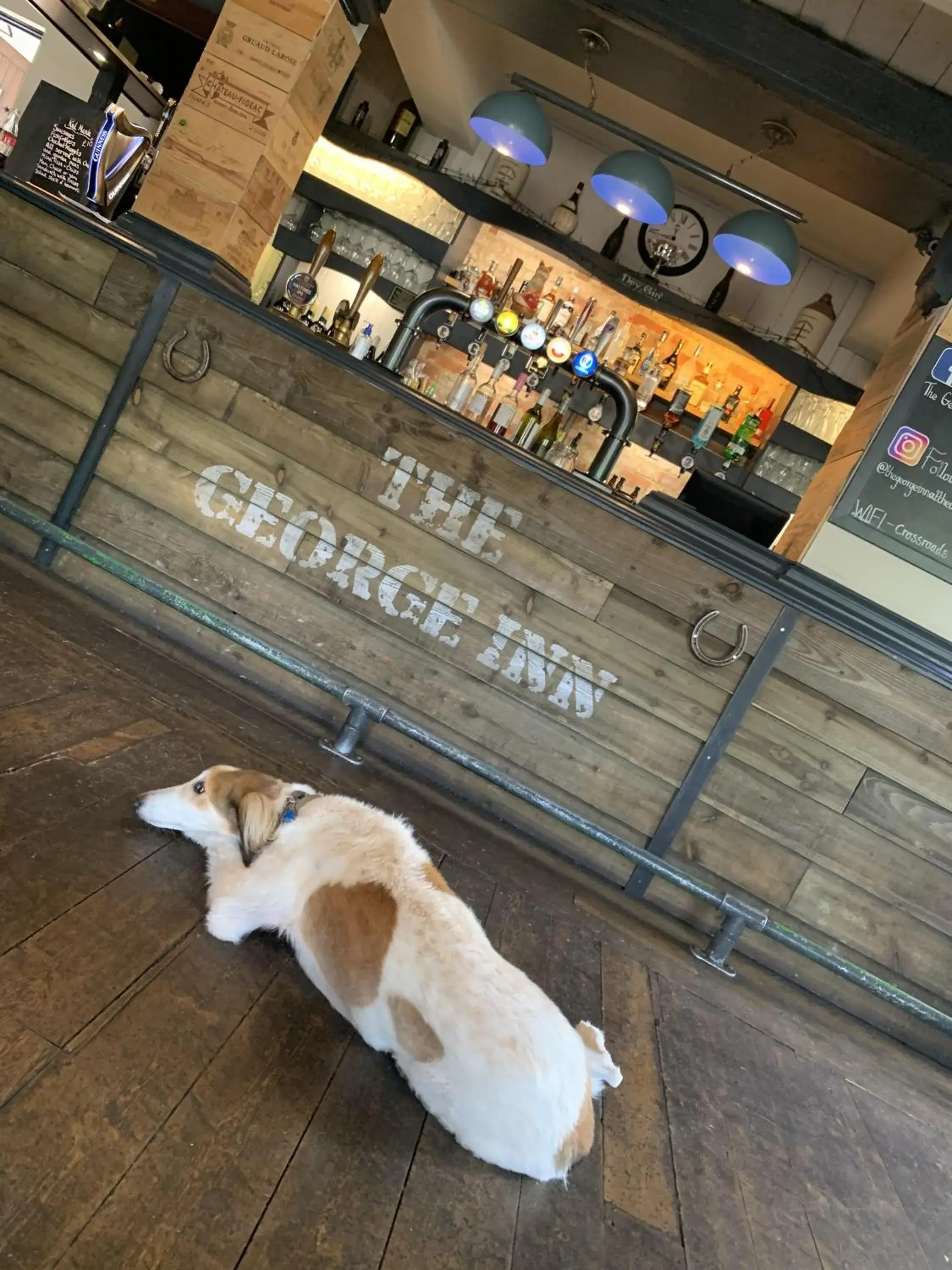 Lounge or bar in The George Inn Middle Wallop Lounge or bar in The George Inn Middle Wallop