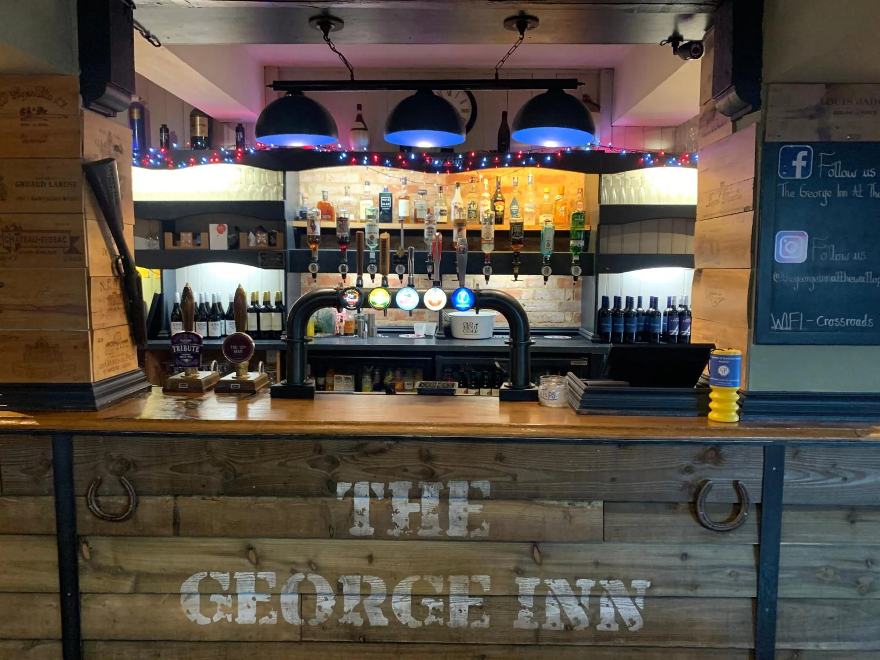 Lounge or bar in The George Inn Middle Wallop