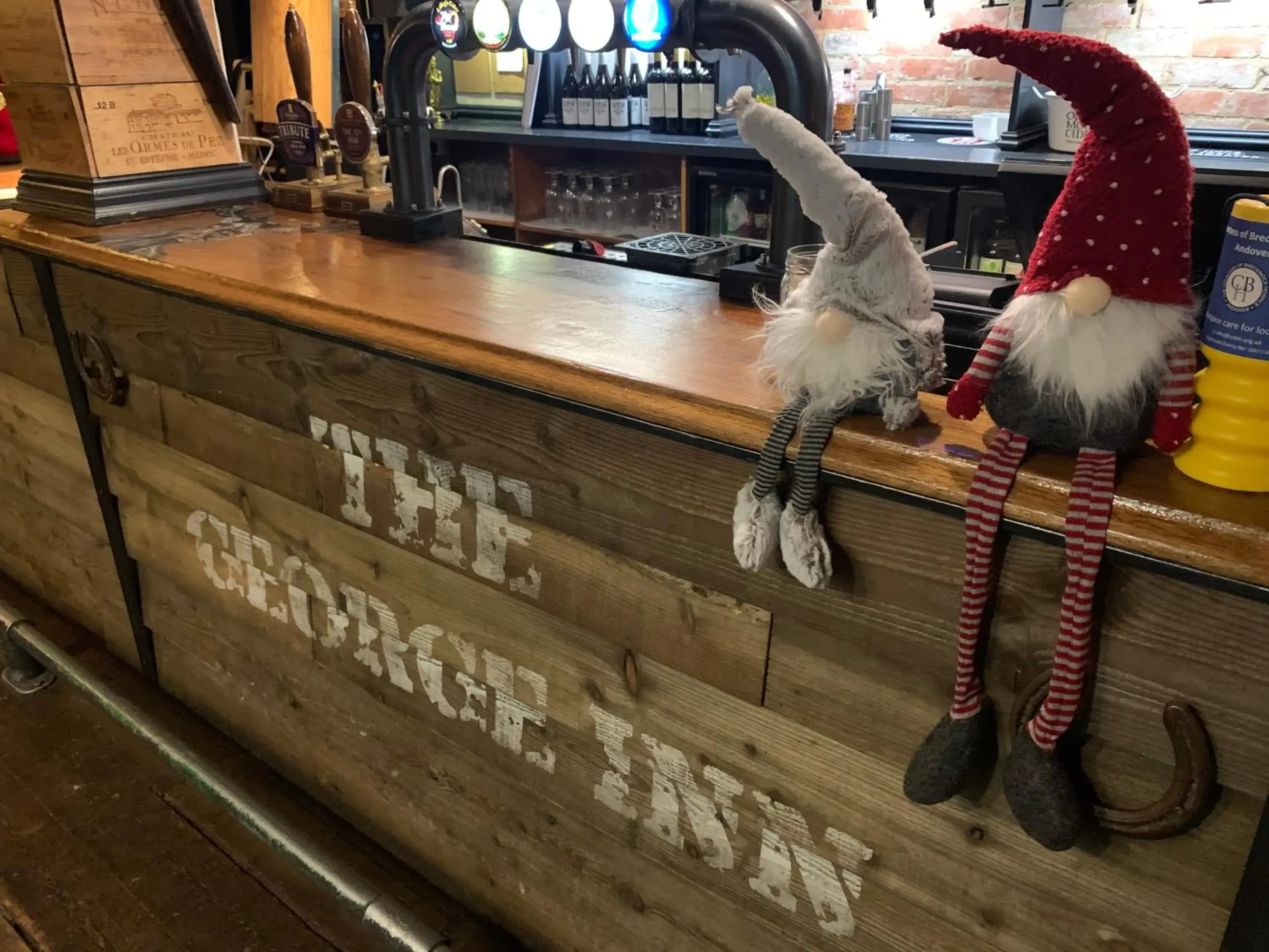 Lounge or bar in The George Inn Middle Wallop Lounge or bar in The George Inn Middle Wallop