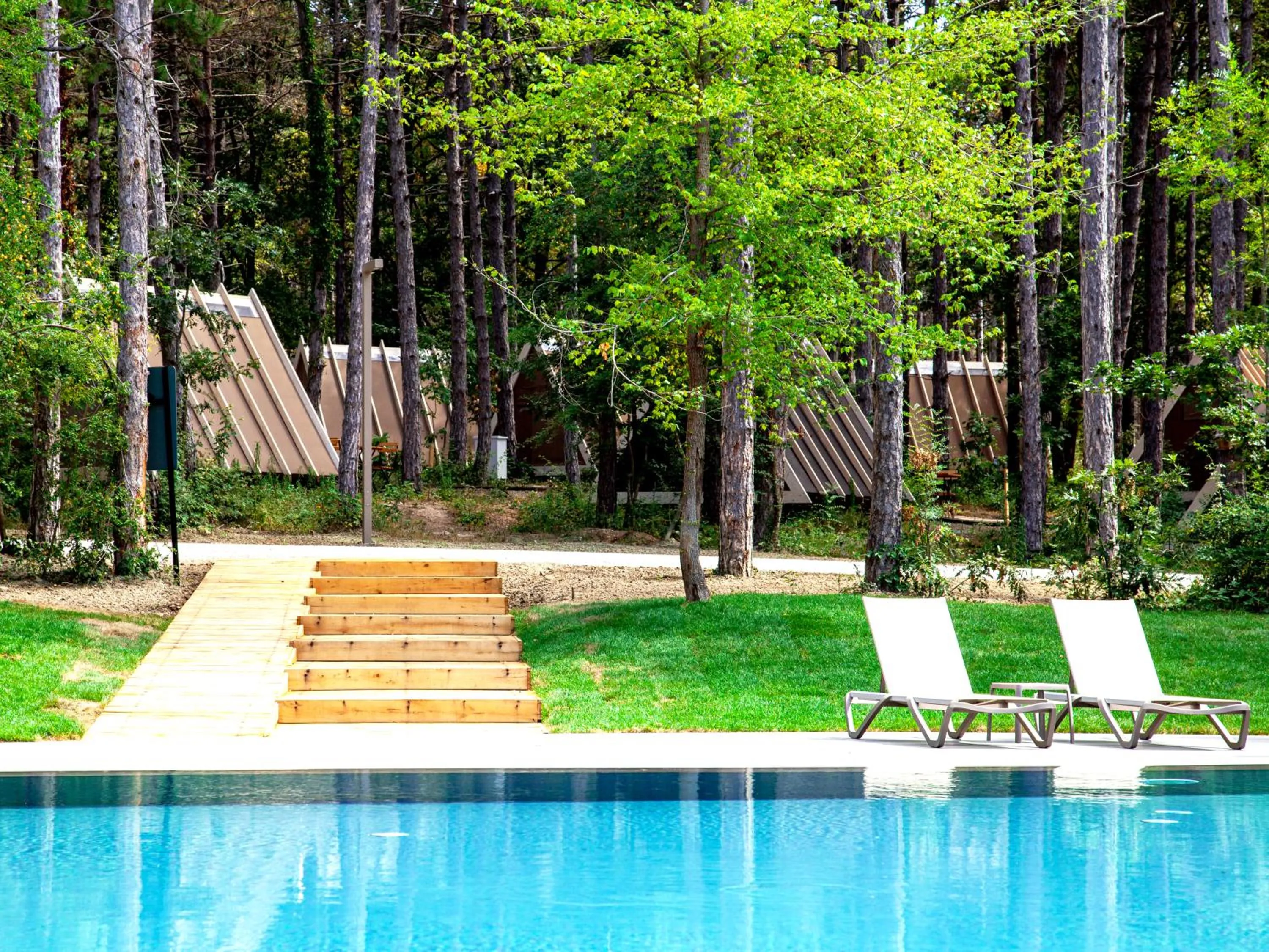 Swimming pool in LONGOSPHERE GLAMPING