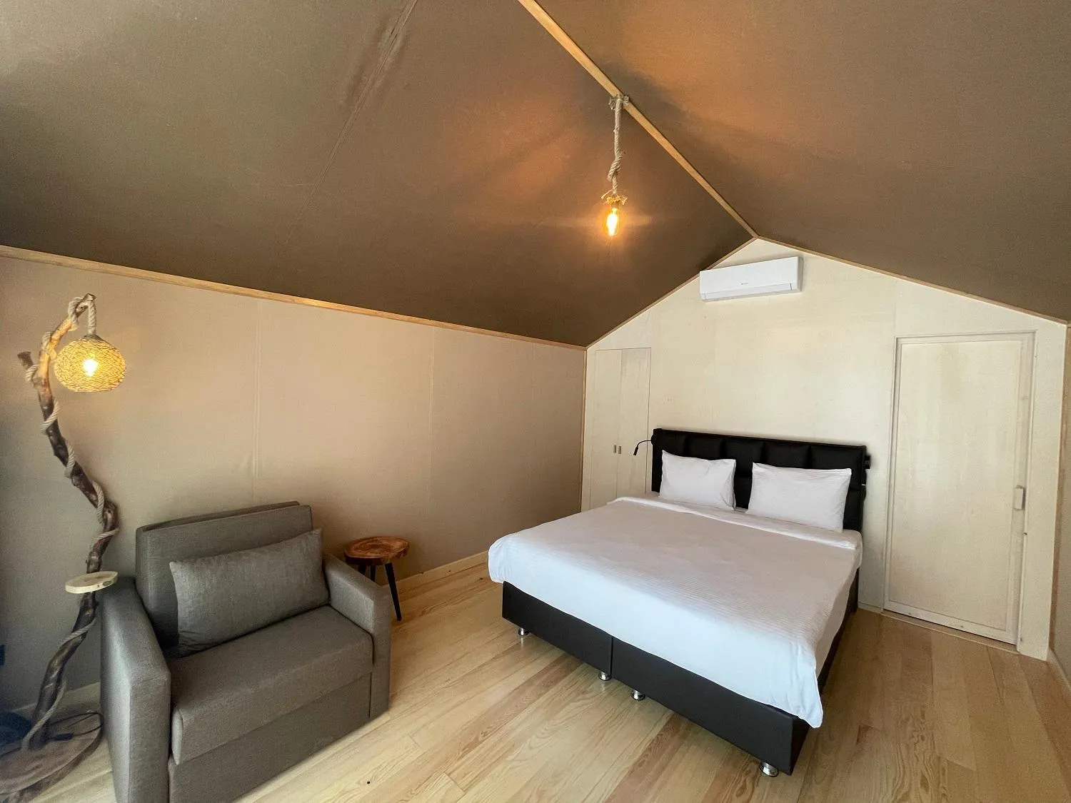 Massage, Bed in LONGOSPHERE GLAMPING