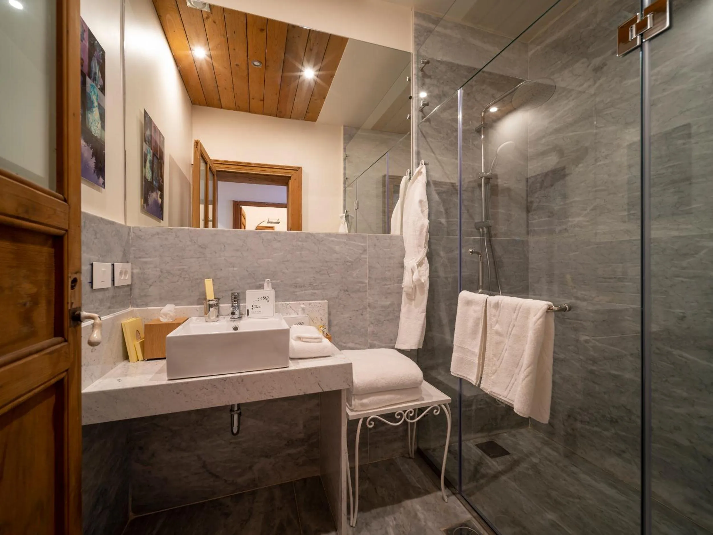 Bathroom in Arthaus Beirut