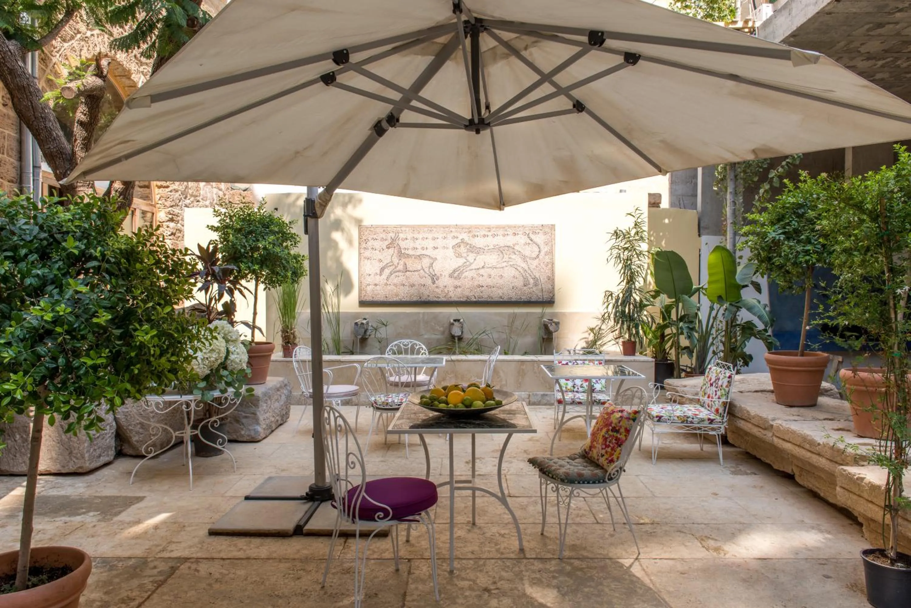 Restaurant/places to eat in Arthaus Beirut