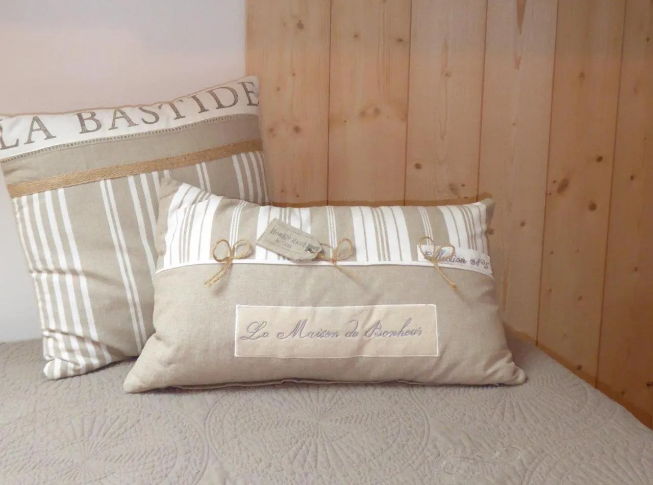 Decorative detail, Bed in La Maison Bastide