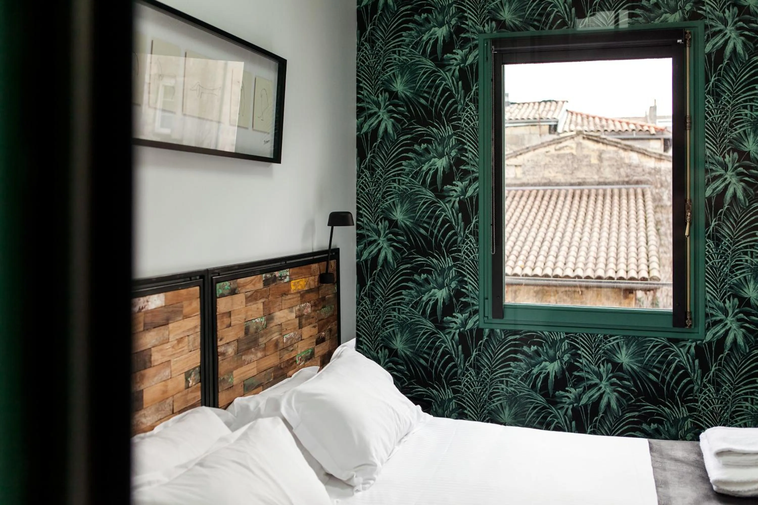 Decorative detail, Bed in Une Chambre Chez Dupont