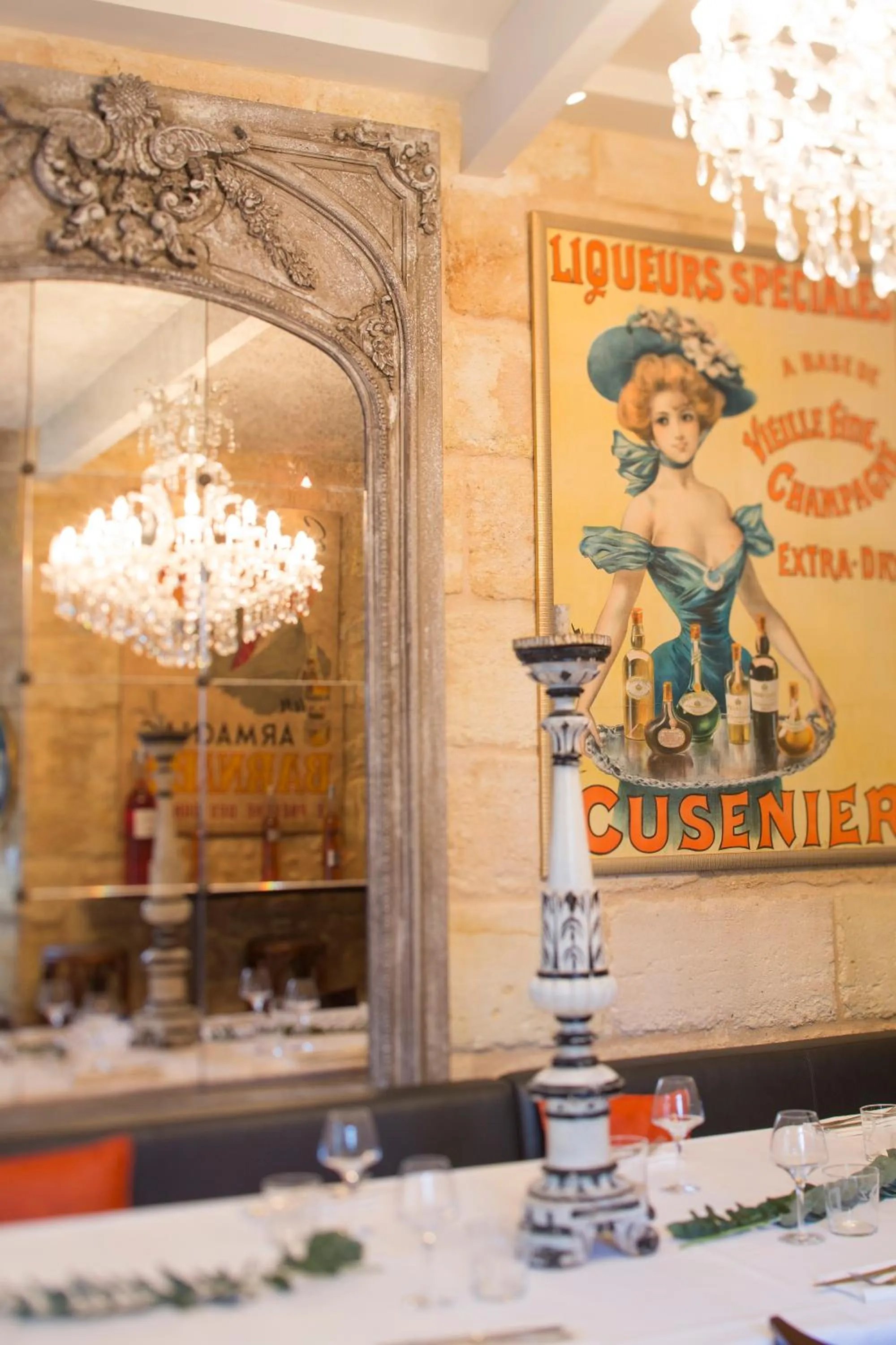 Decorative detail in Une Chambre Chez Dupont